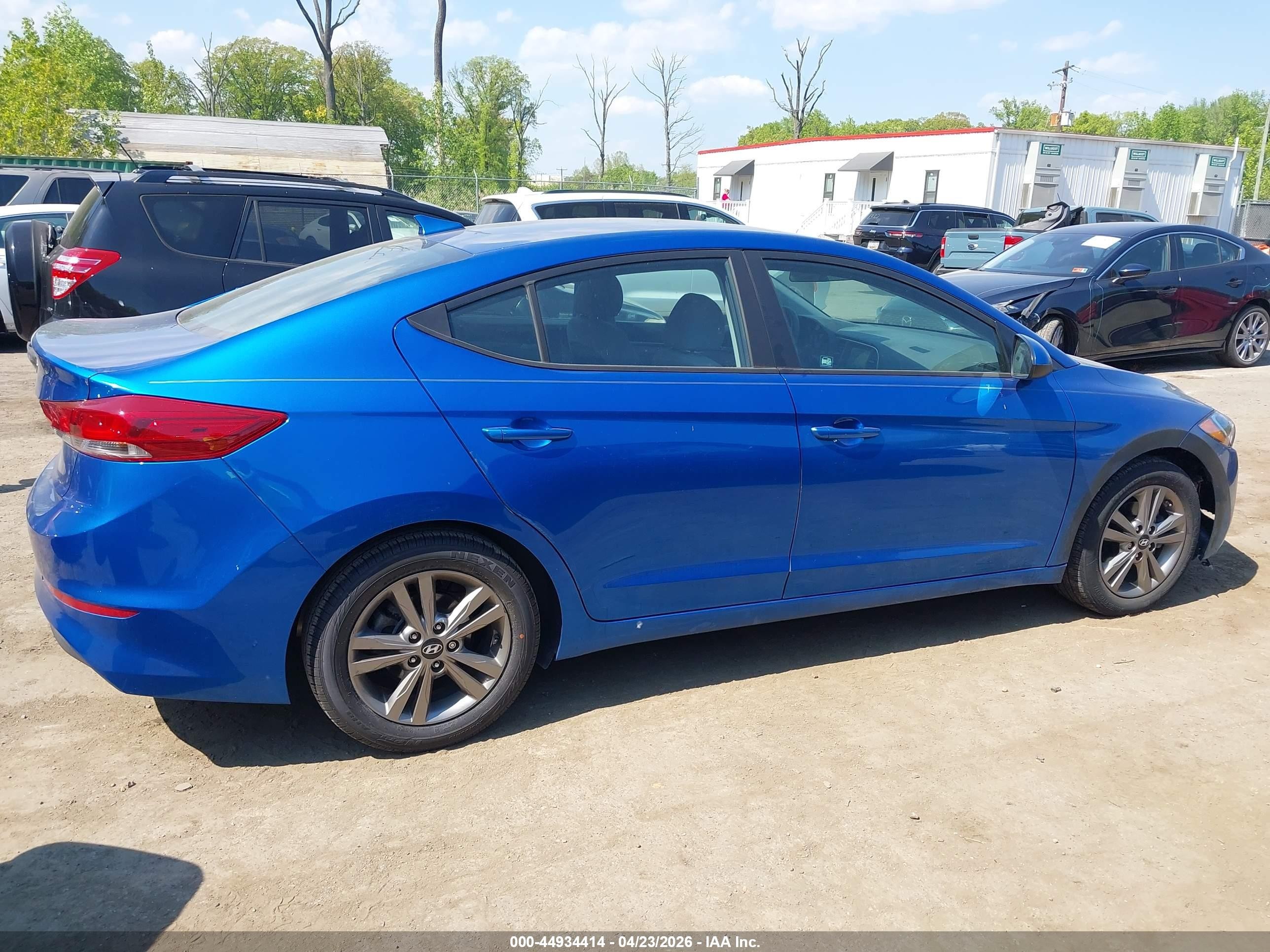 2018 Hyundai Elantra Sel Синий vin: 5NPD84LF7JH342194