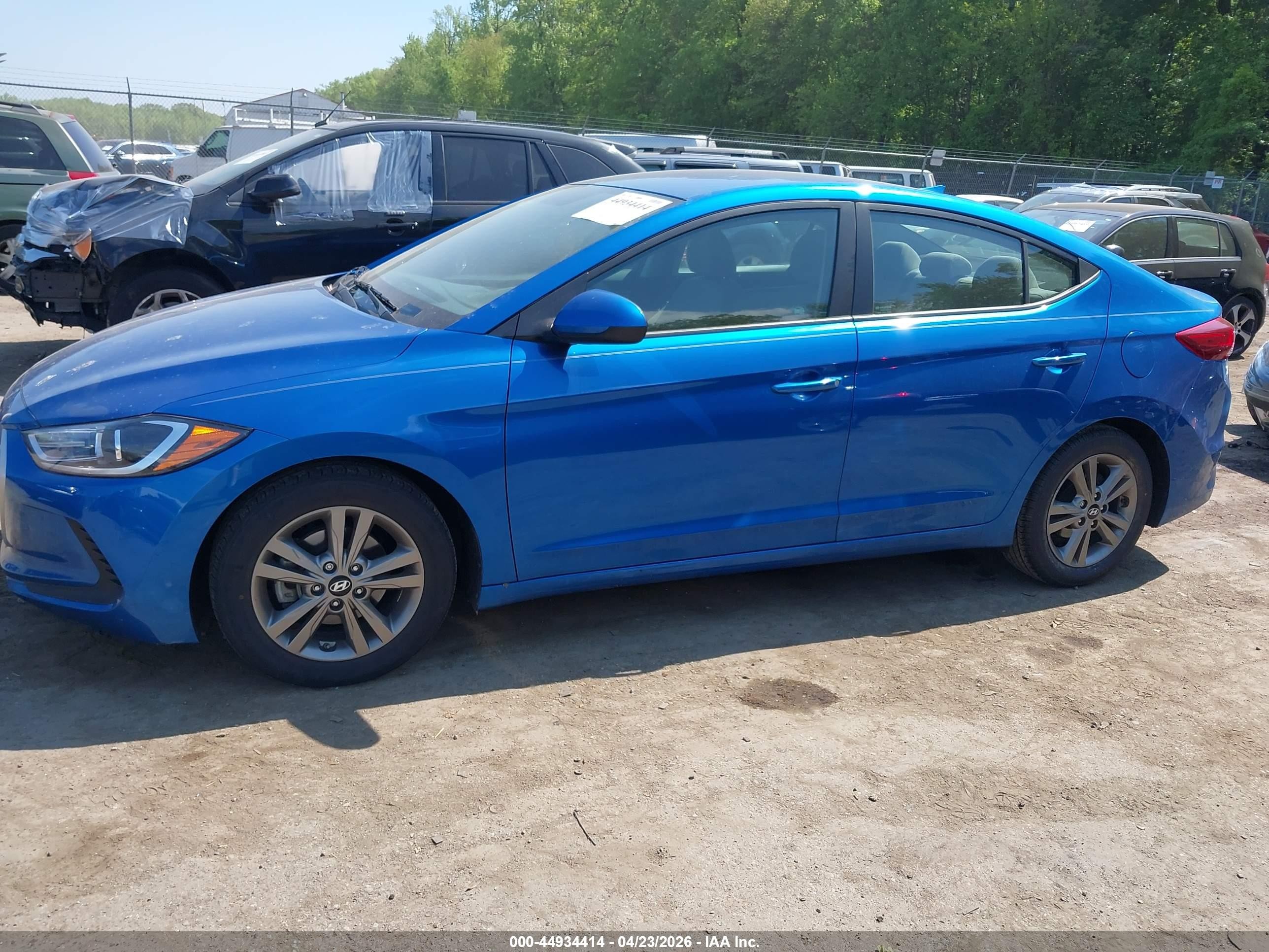 2018 Hyundai Elantra Sel Синий vin: 5NPD84LF7JH342194