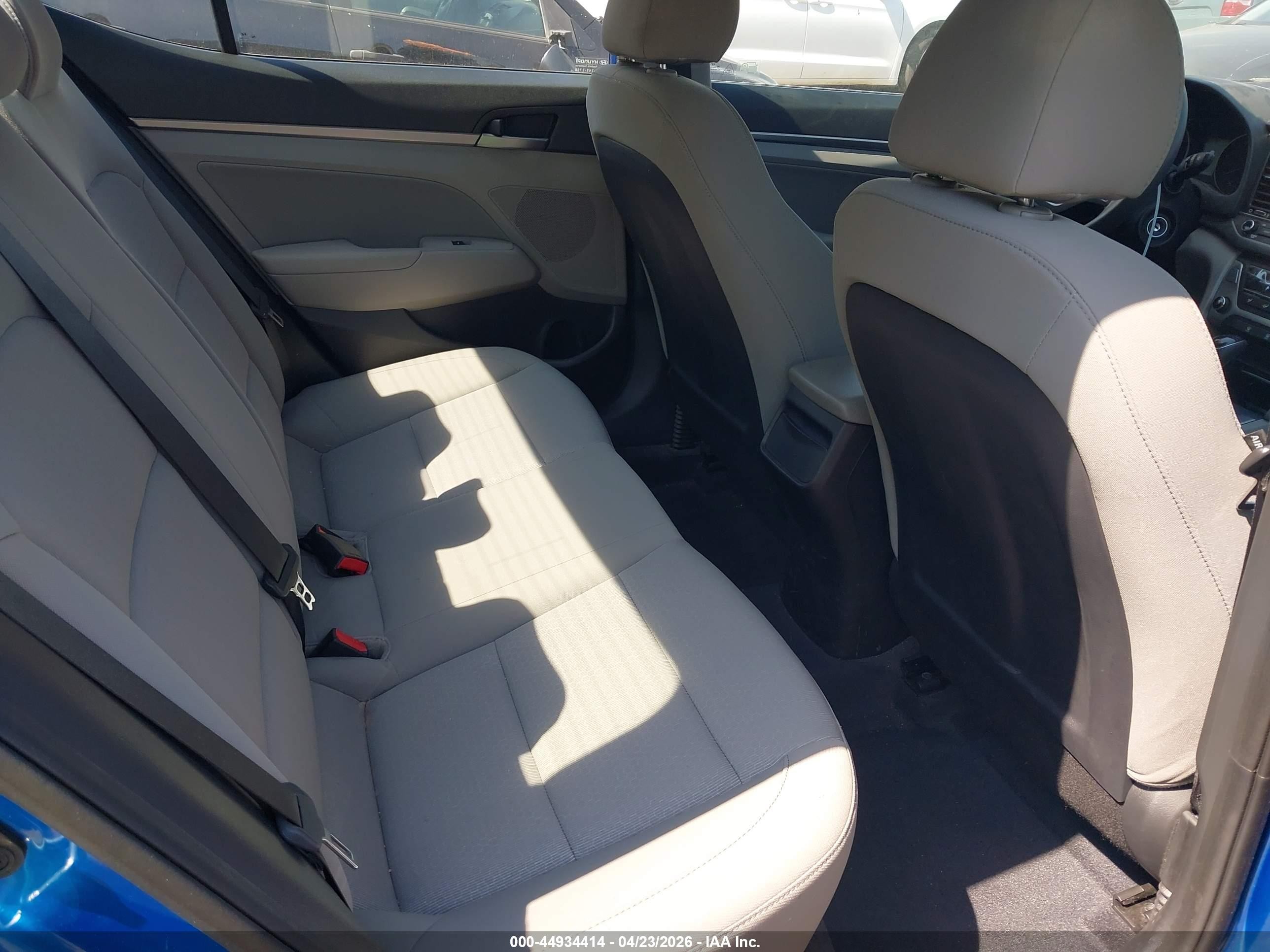 2018 Hyundai Elantra Sel Синий vin: 5NPD84LF7JH342194