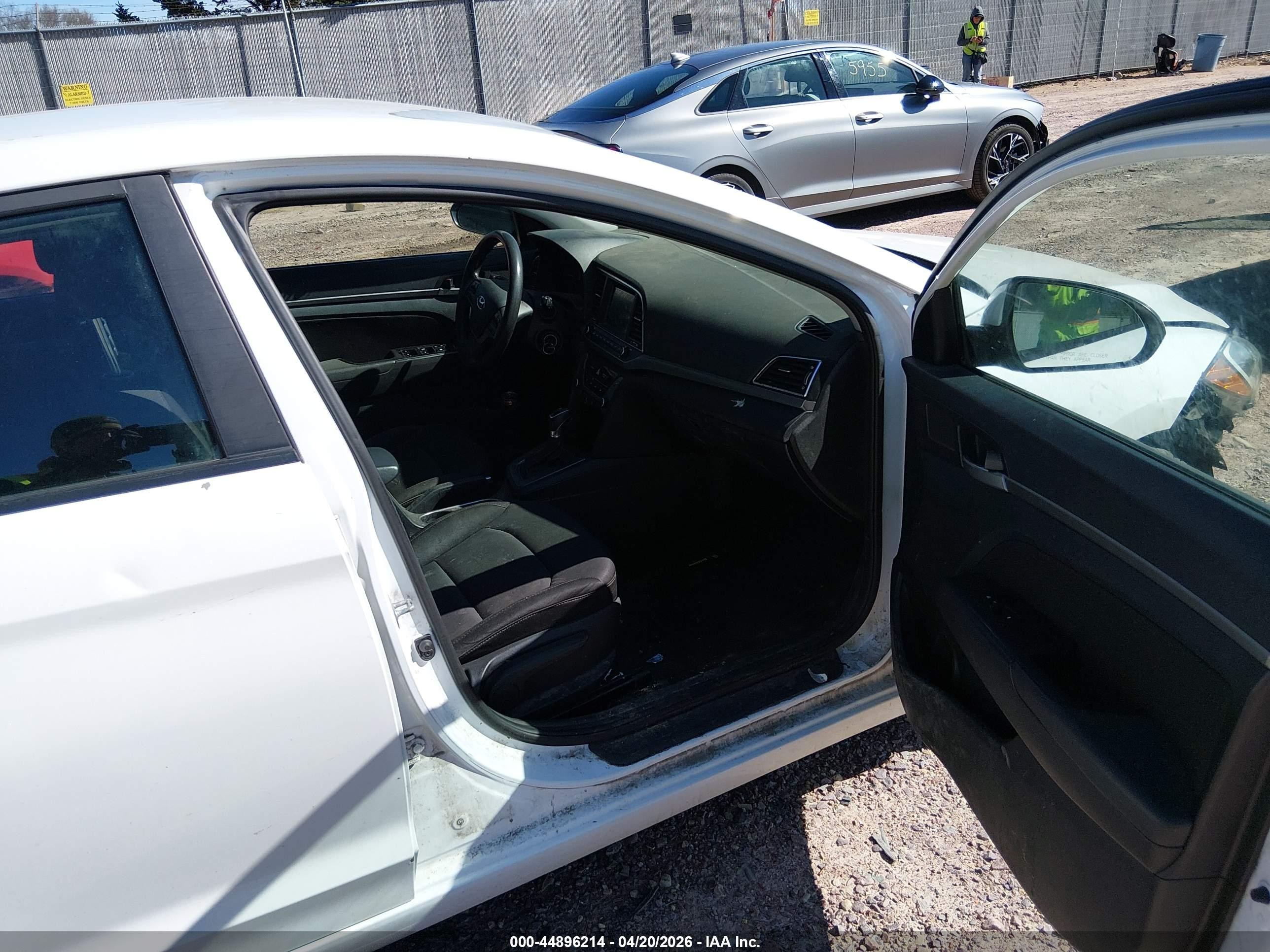 2018 Hyundai Elantra Sel White vin: 5NPD84LF8JH338767