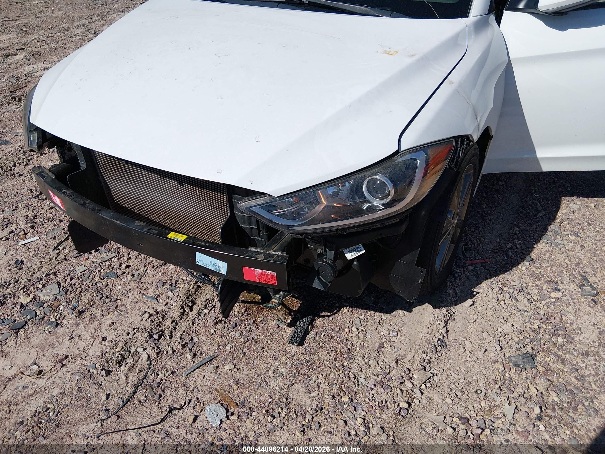 2018 Hyundai Elantra Sel White vin: 5NPD84LF8JH338767