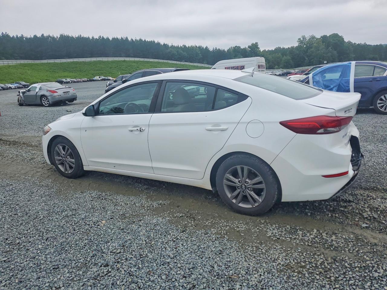 2017 Hyundai Elantra Se White vin: 5NPD84LF9HH013099