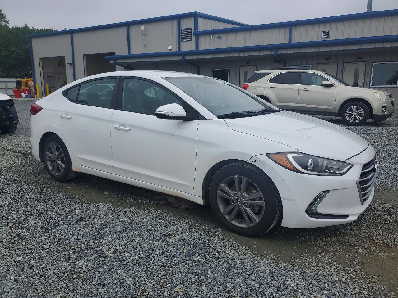 2017 Hyundai Elantra Se White vin: 5NPD84LF9HH013099