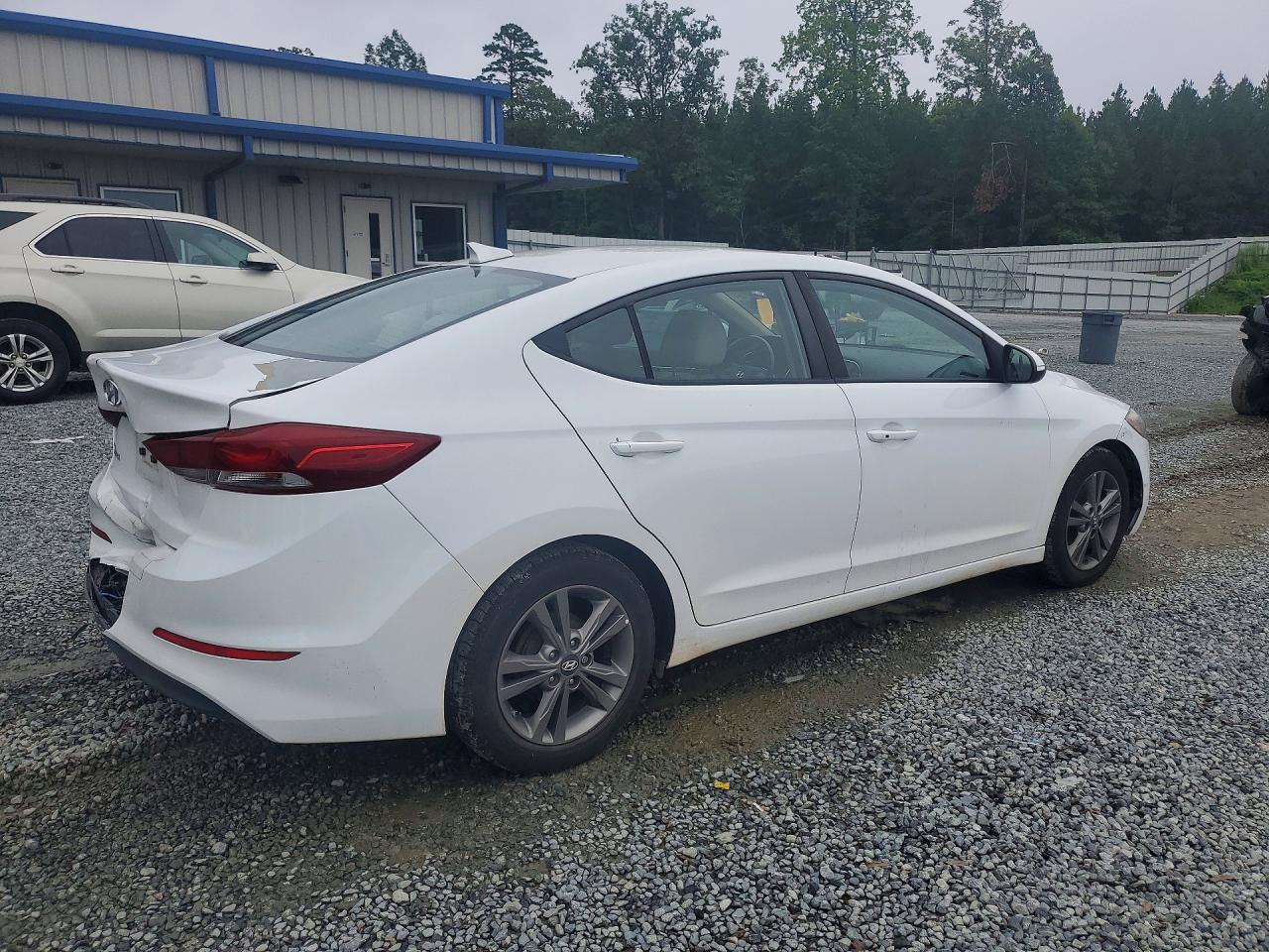 2017 Hyundai Elantra Se White vin: 5NPD84LF9HH013099