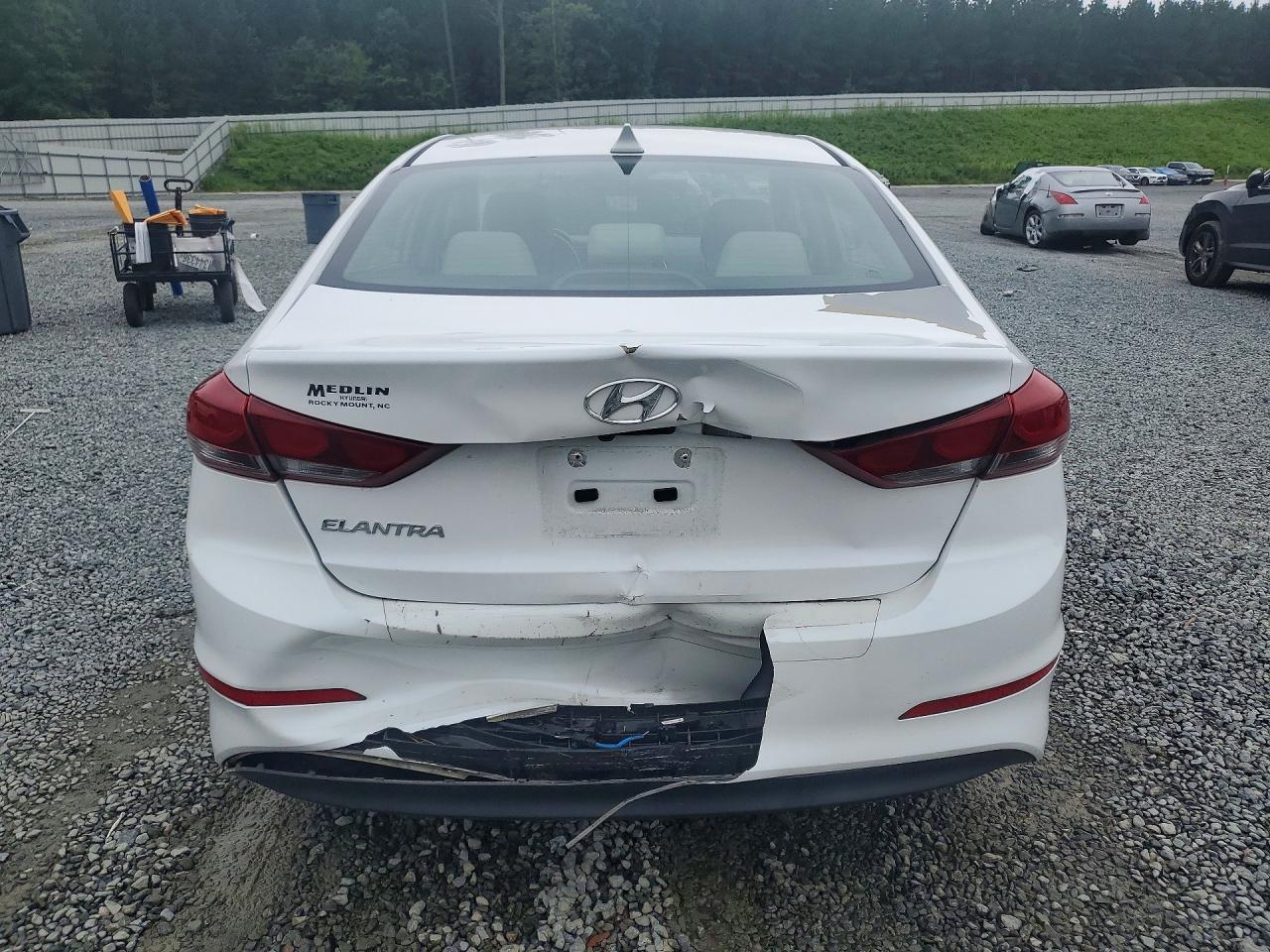 2017 Hyundai Elantra Se White vin: 5NPD84LF9HH013099