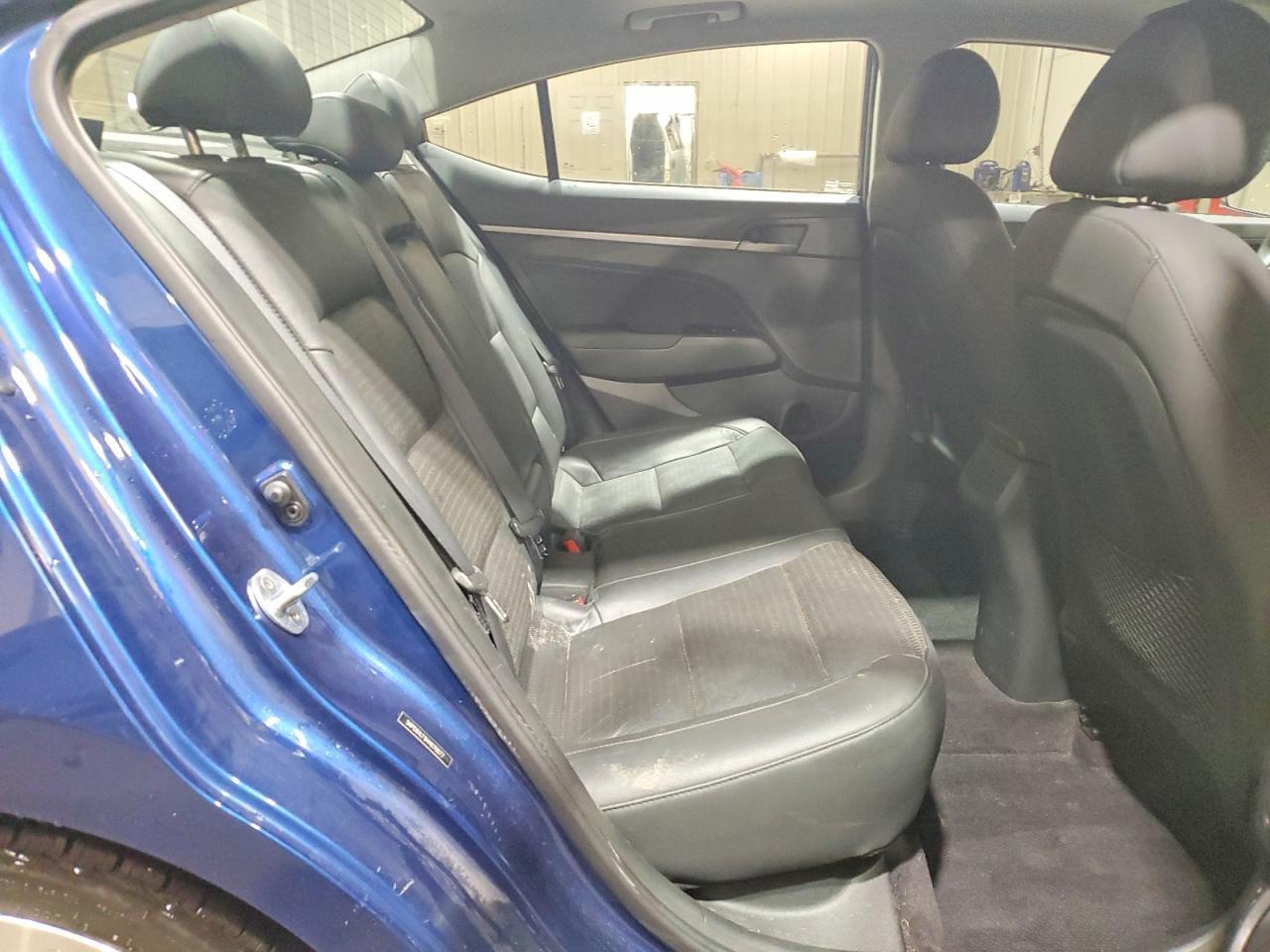 2017 Hyundai Elantra Limited Blue vin: 5NPD84LF9HH070077