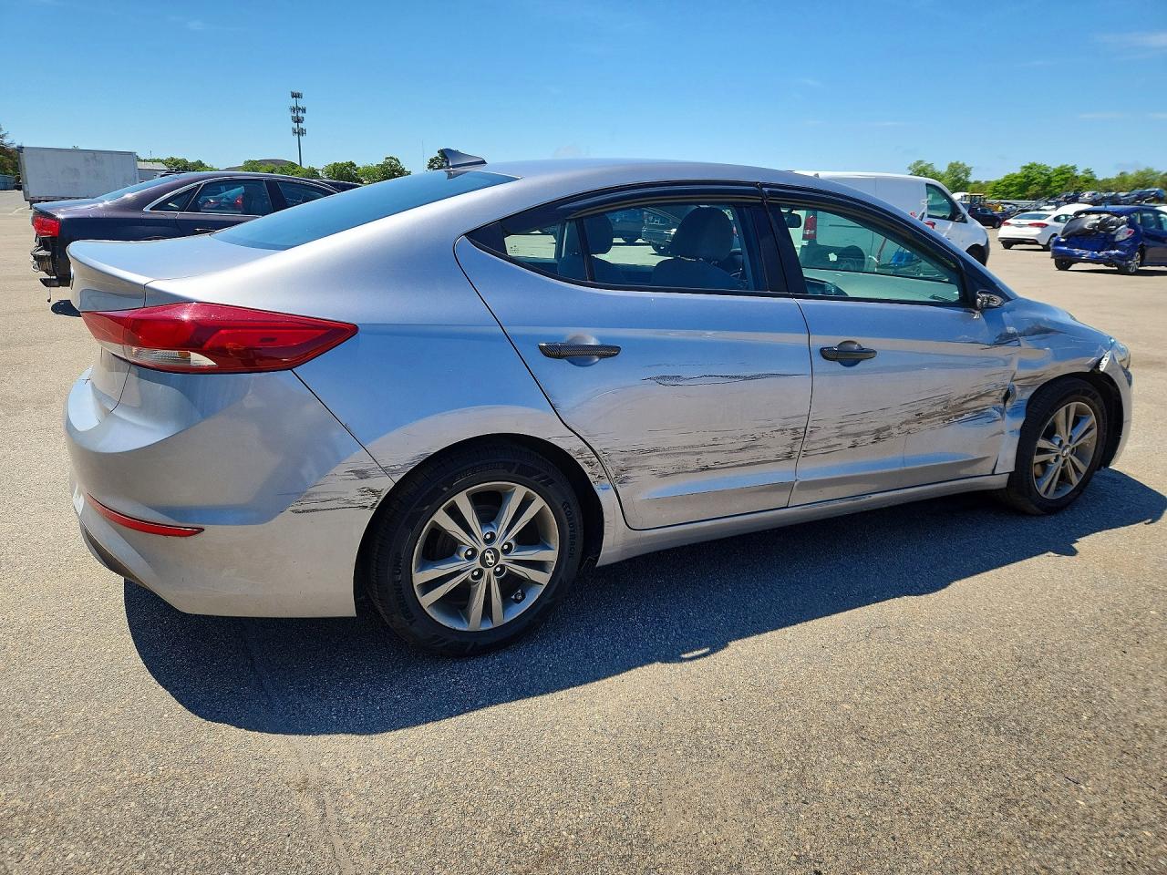 2017 Hyundai Elantra Se Silver vin: 5NPD84LF9HH177422
