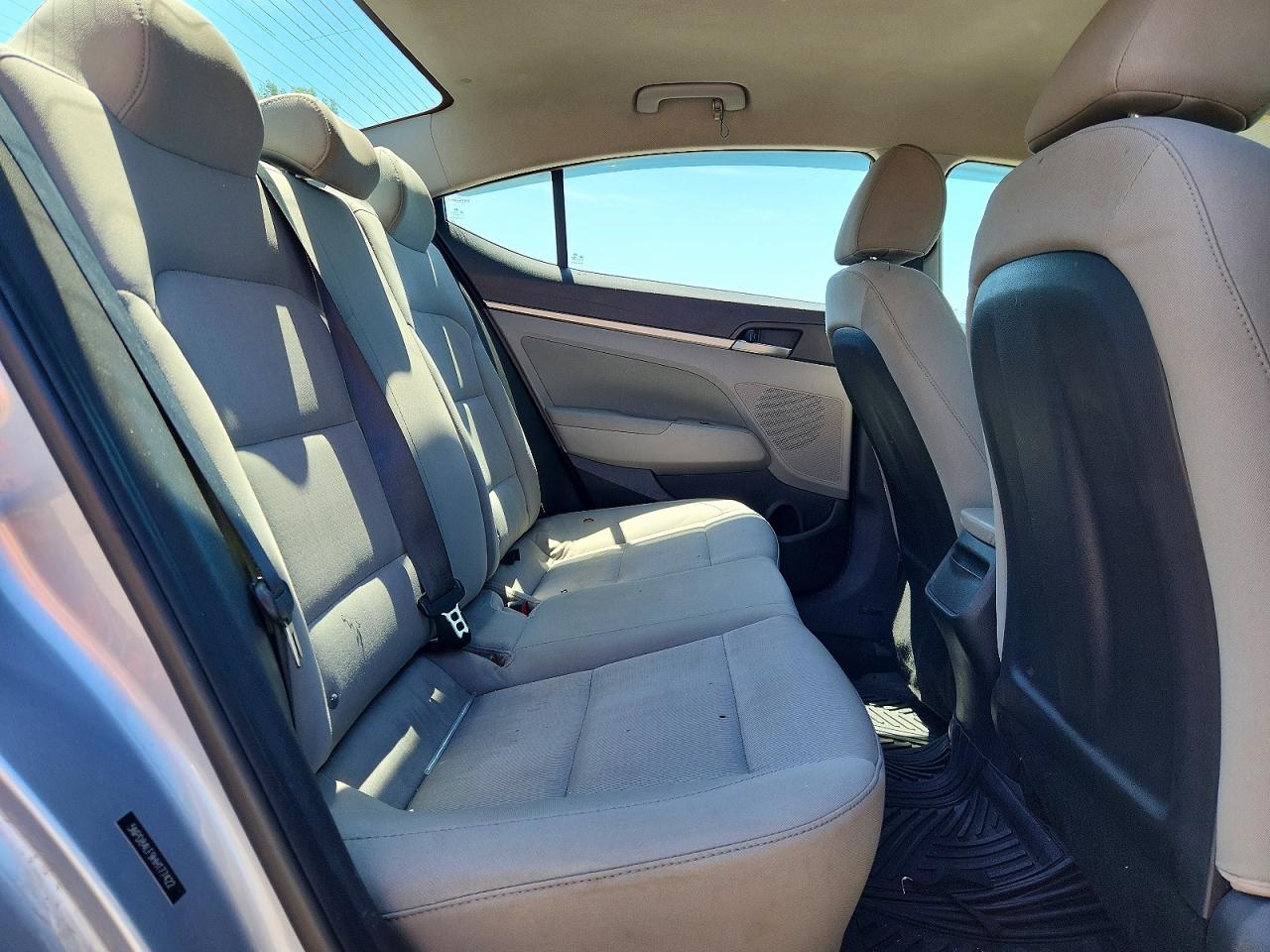 2017 Hyundai Elantra Se Silver vin: 5NPD84LF9HH177422