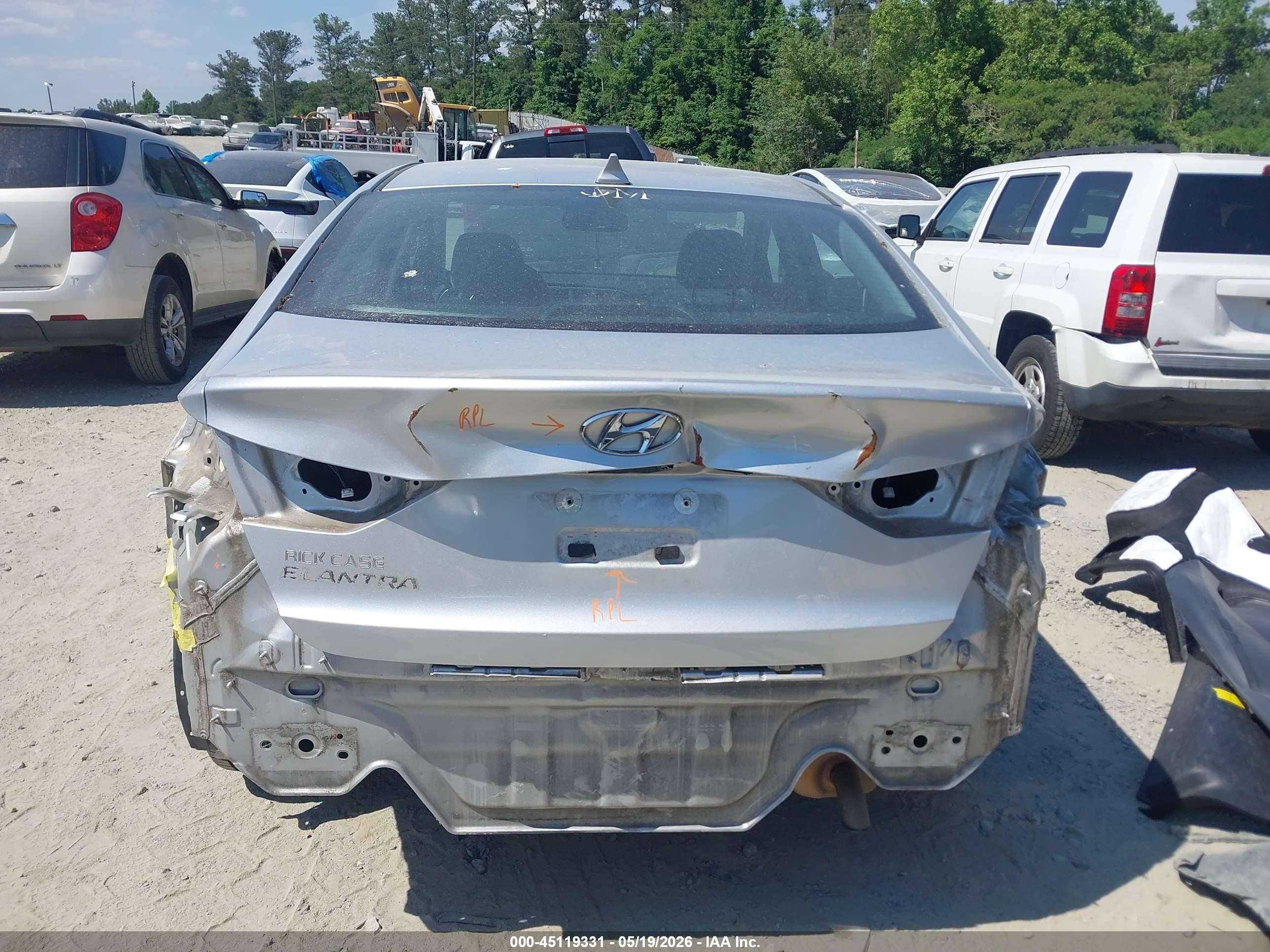 2018 Hyundai Elantra Sel Silver vin: 5NPD84LF9JH249838