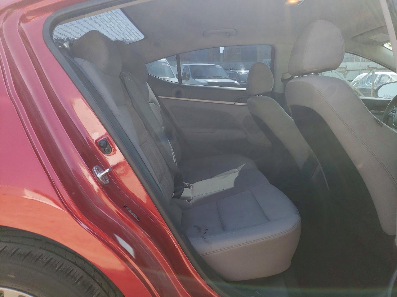 2018 Hyundai Elantra Sel Красный vin: 5NPD84LF9JH300013