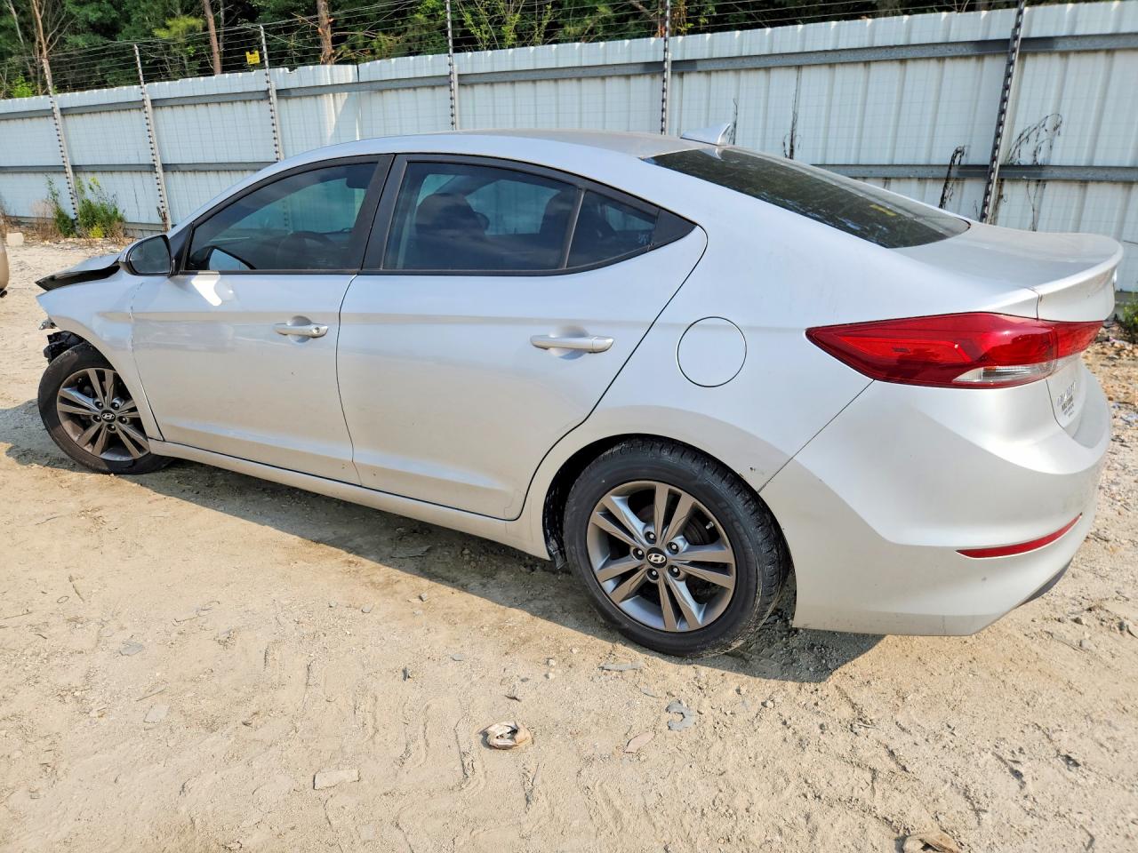 2017 Hyundai Elantra Se Silver vin: 5NPD84LFXHH120064
