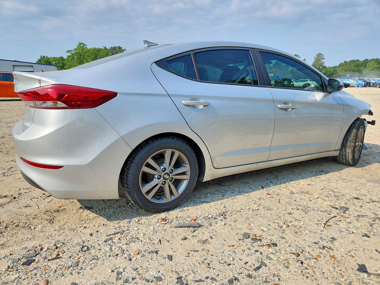 2017 Hyundai Elantra Se Silver vin: 5NPD84LFXHH120064
