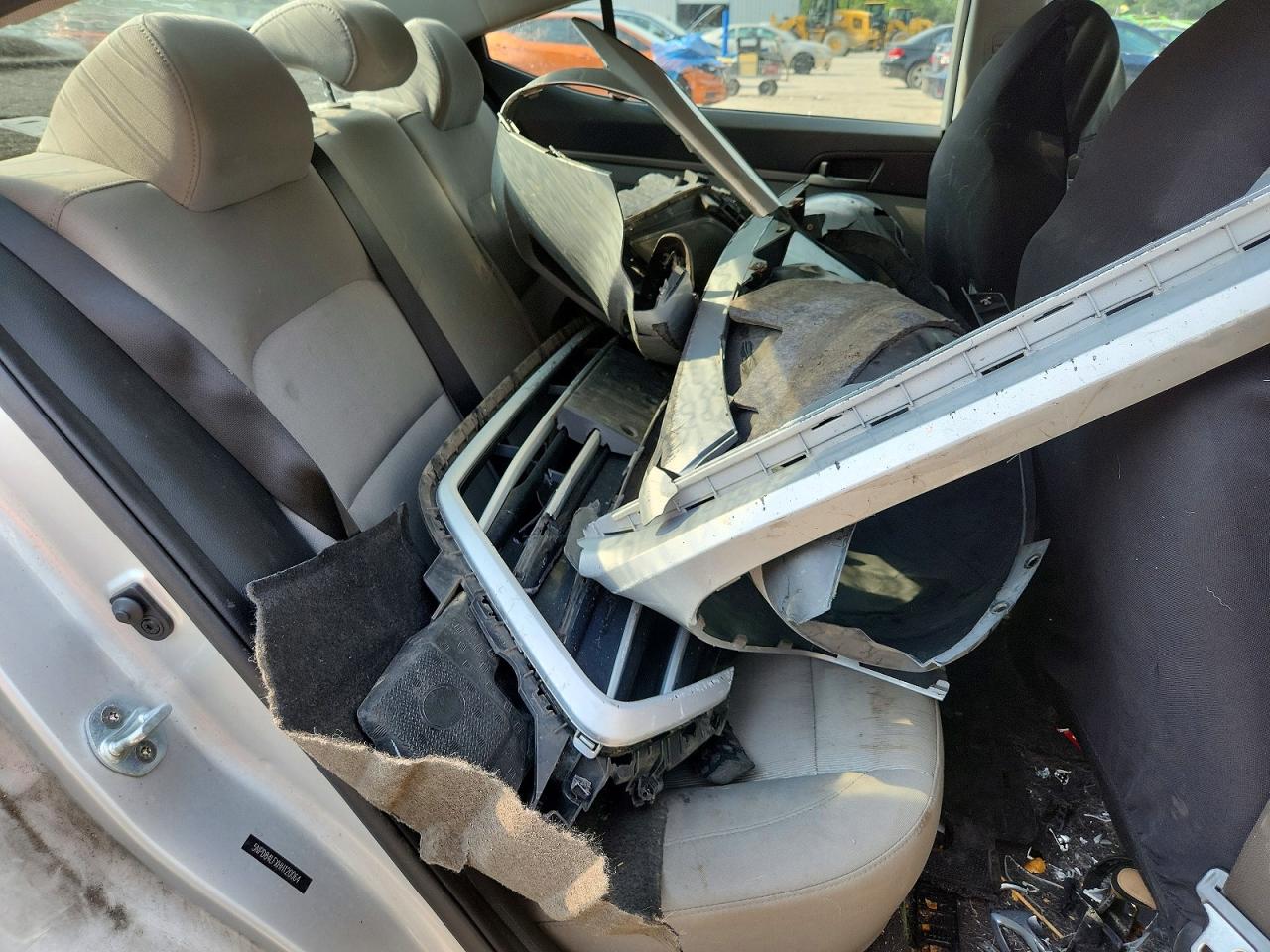 2017 Hyundai Elantra Se Silver vin: 5NPD84LFXHH120064