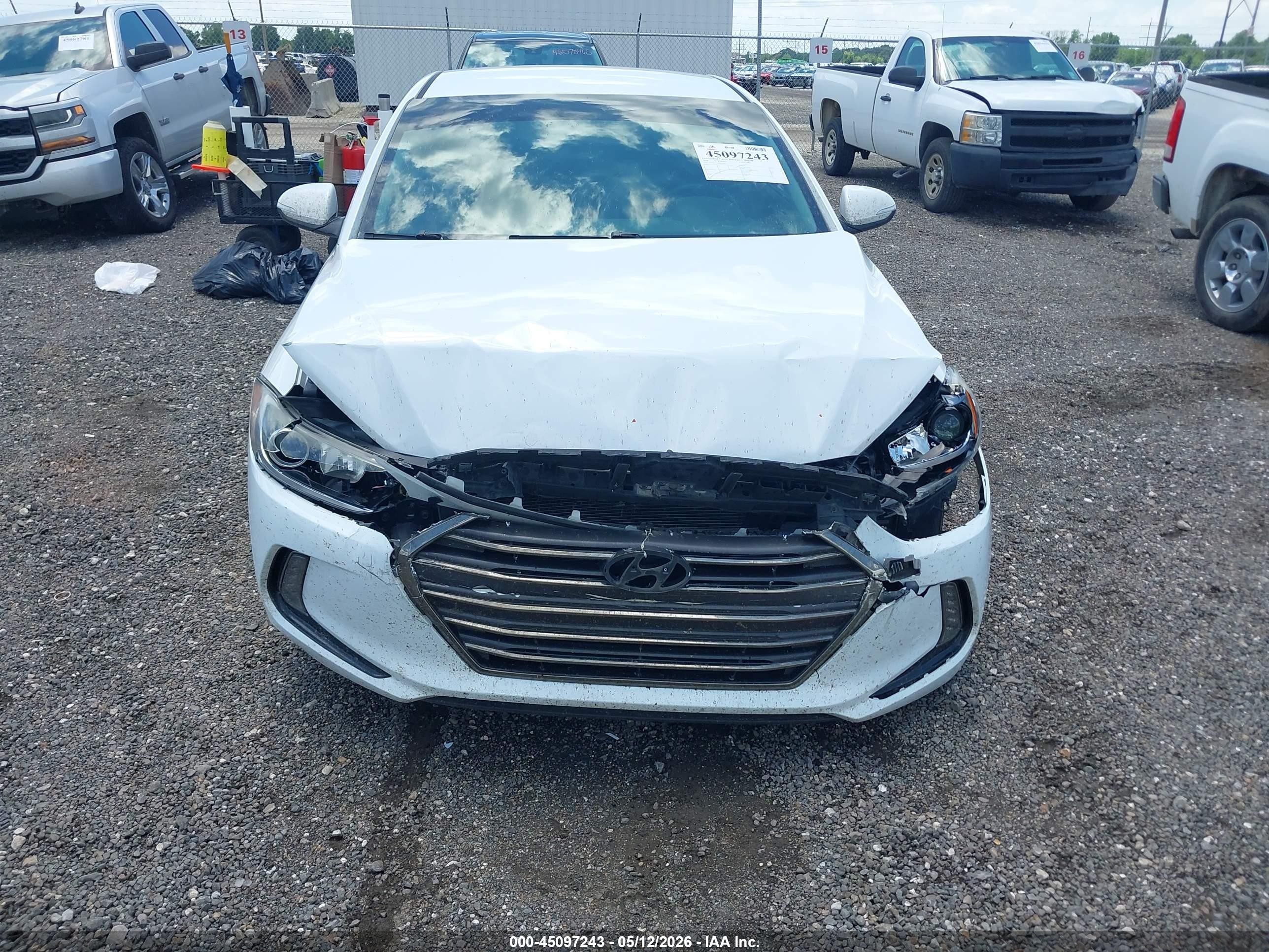 2018 Hyundai Elantra Limited White vin: 5NPD84LFXJH215620