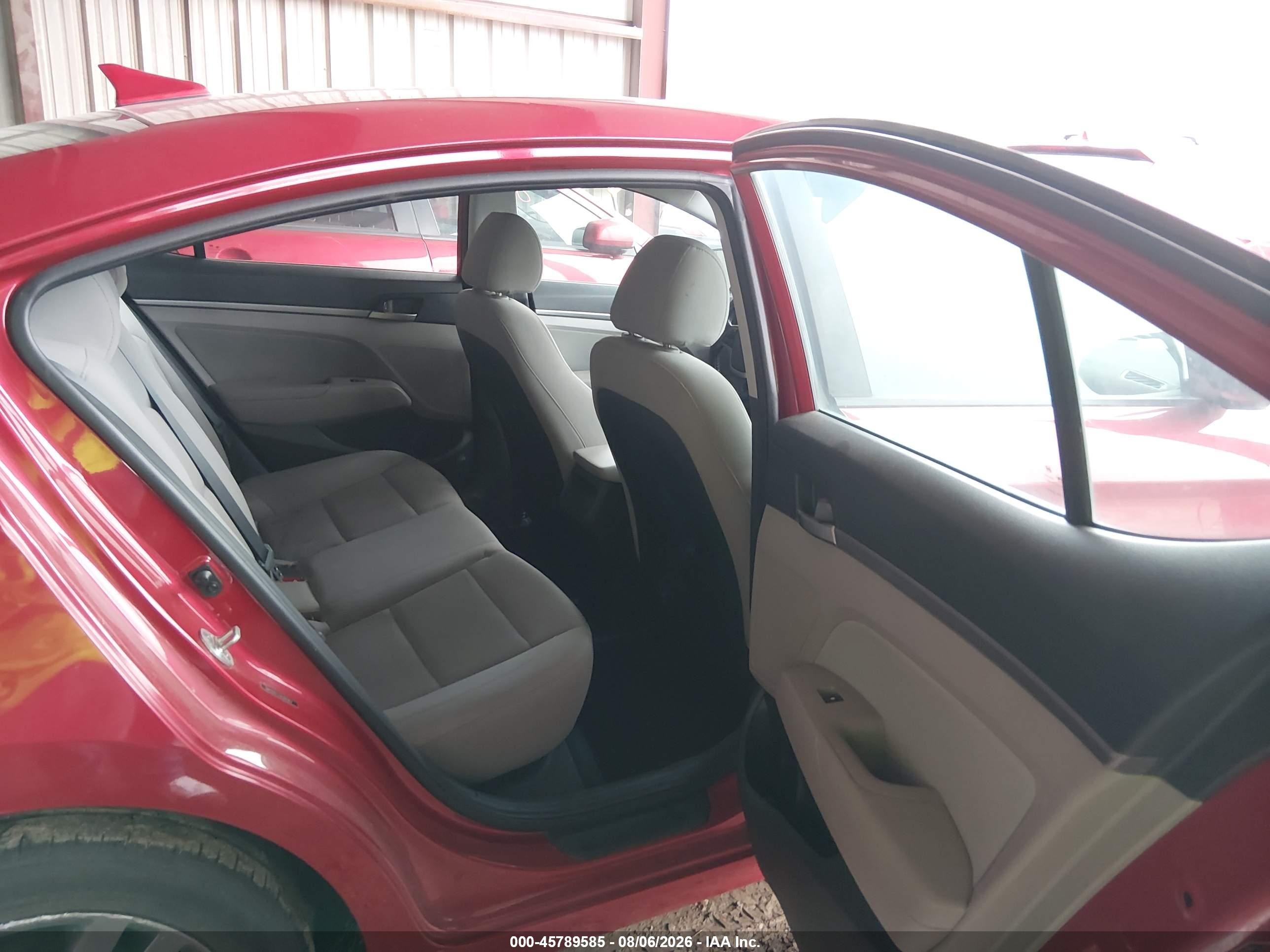 2018 Hyundai Elantra Value Edition Красный vin: 5NPD84LFXJH280967