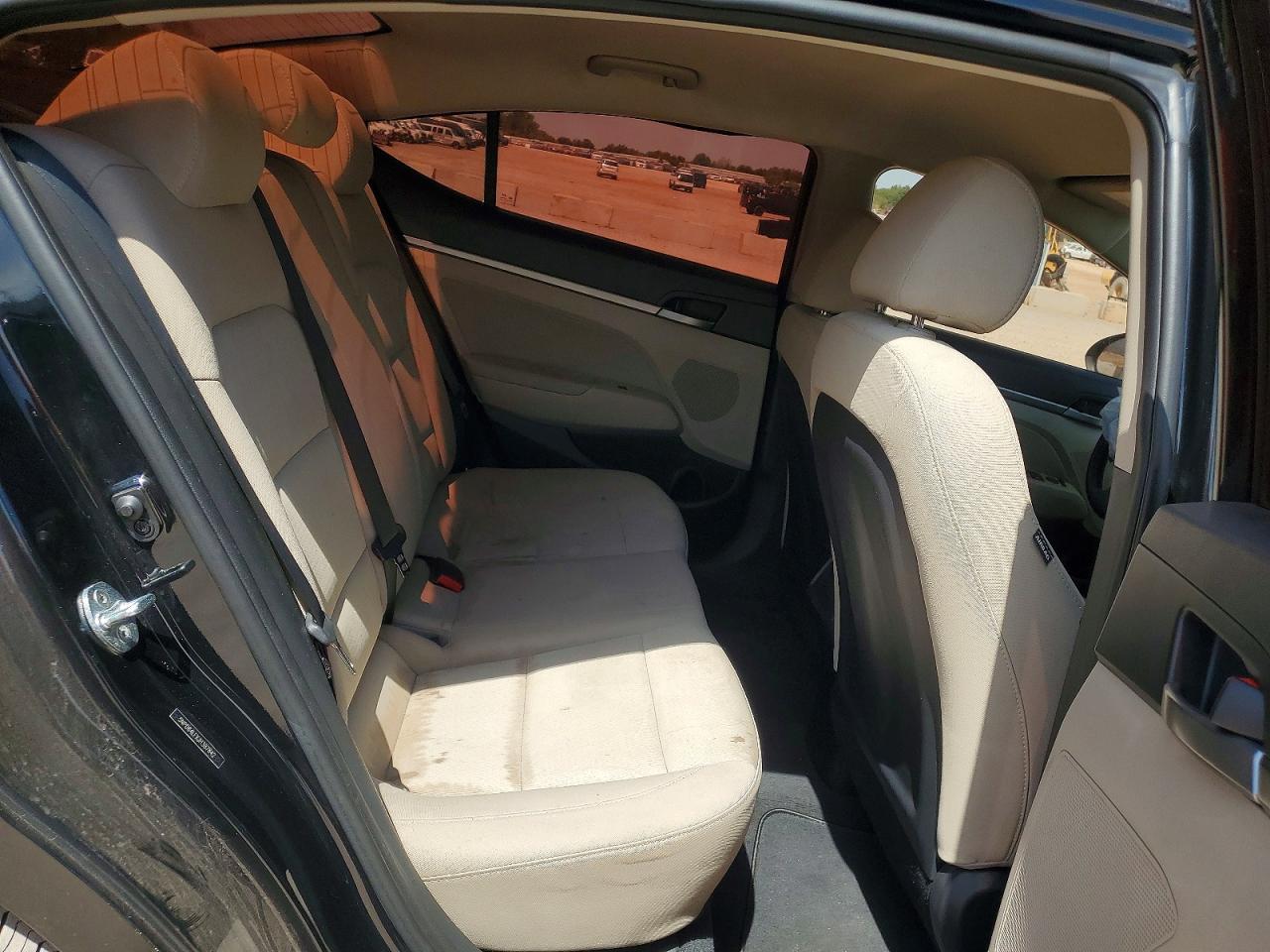 2018 Hyundai Elantra Sel Black vin: 5NPD84LFXJH387842