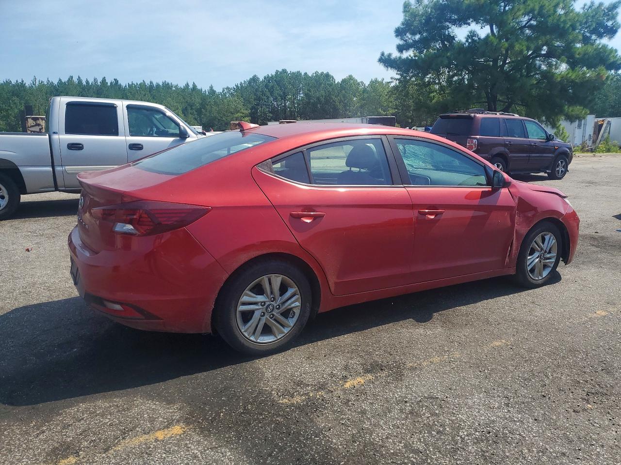 2019 Hyundai Elantra Sel Red vin: 5NPD84LFXKH410327
