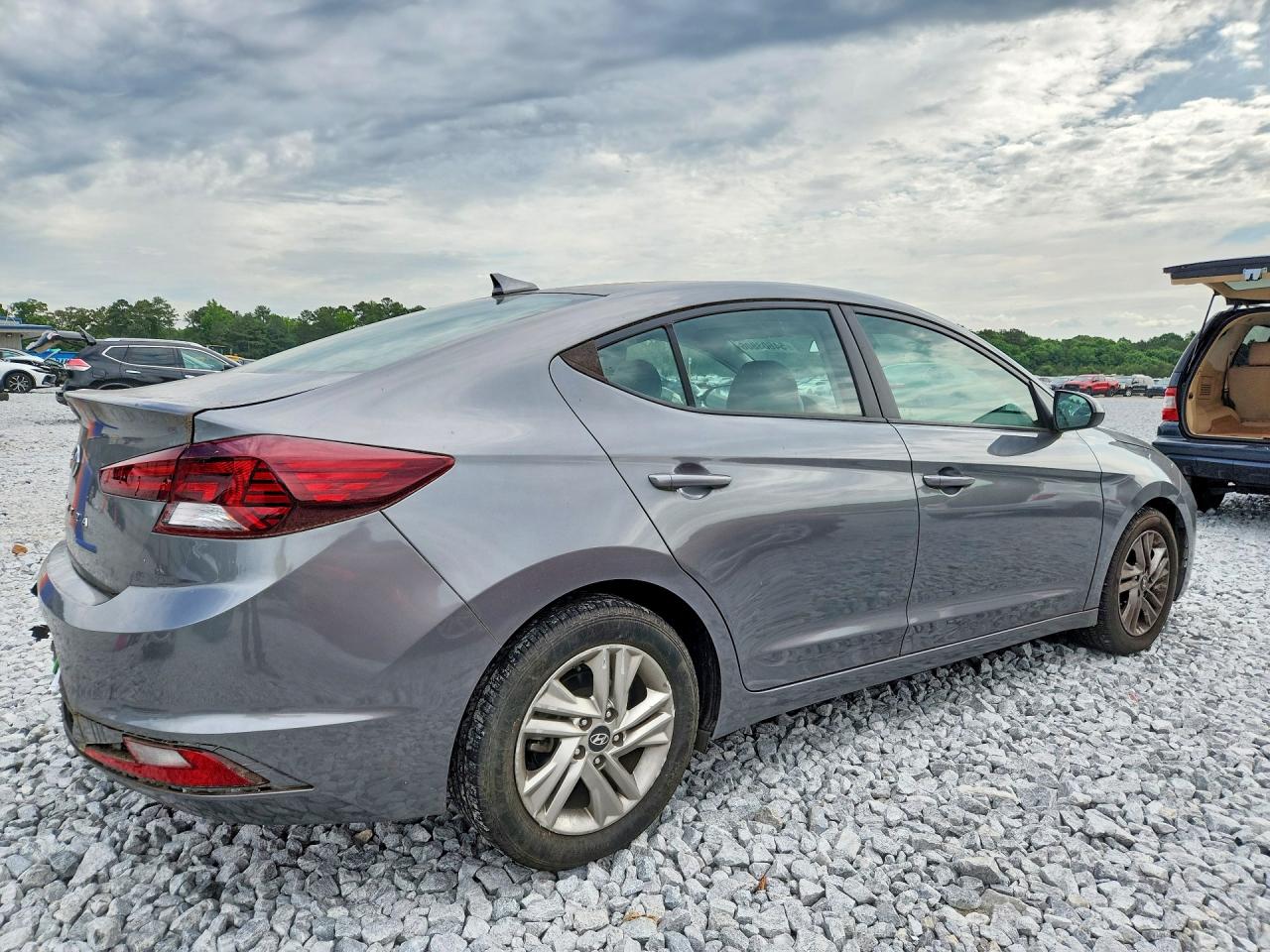 2019 Hyundai Elantra Sel Gray vin: 5NPD84LFXKH419819