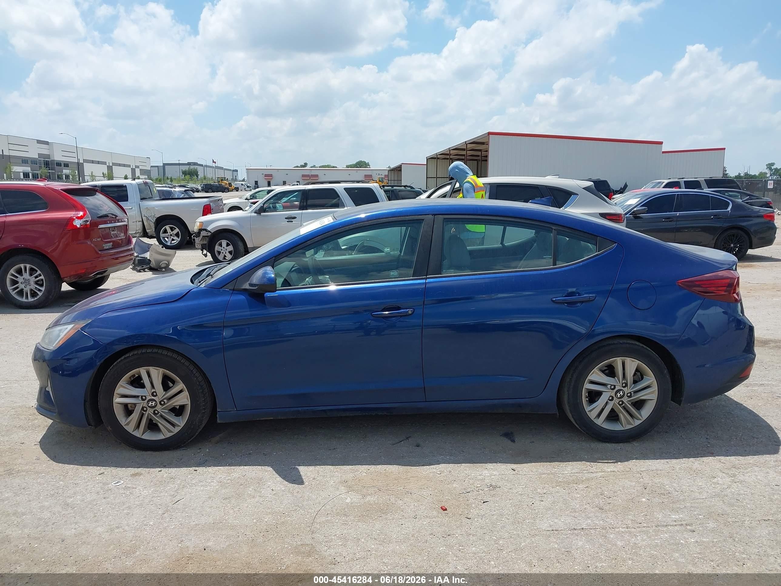 2019 Hyundai Elantra Sel Blue vin: 5NPD84LFXKH448611
