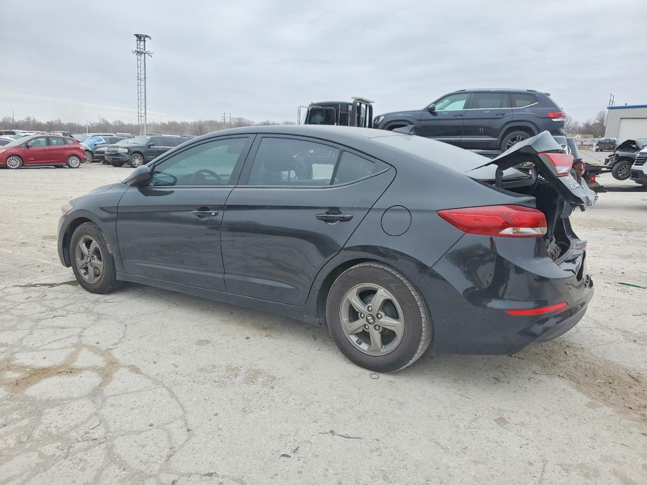 2018 Hyundai Elantra White vin: 5NPD94LA1JH306342