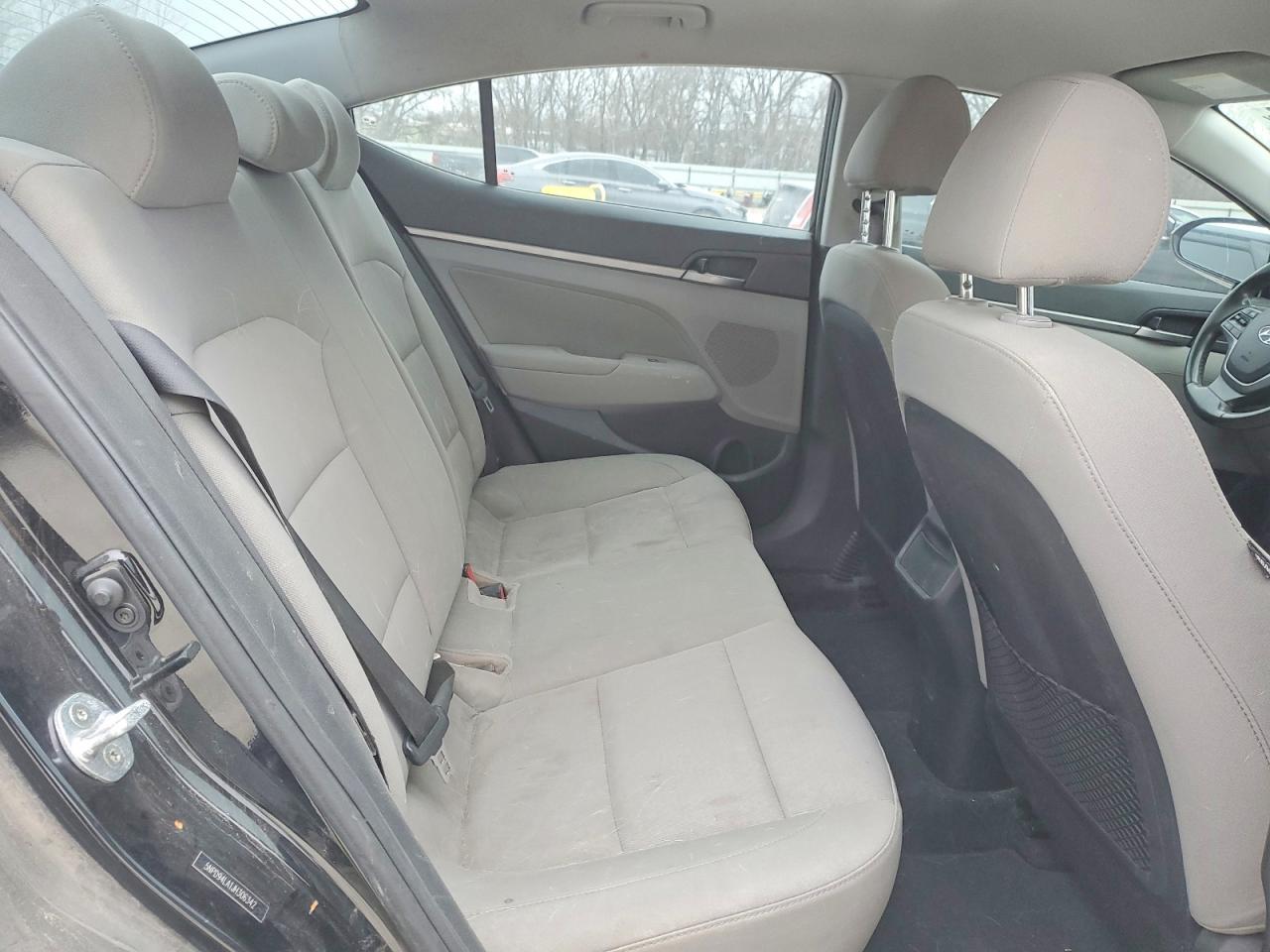 2018 Hyundai Elantra White vin: 5NPD94LA1JH306342