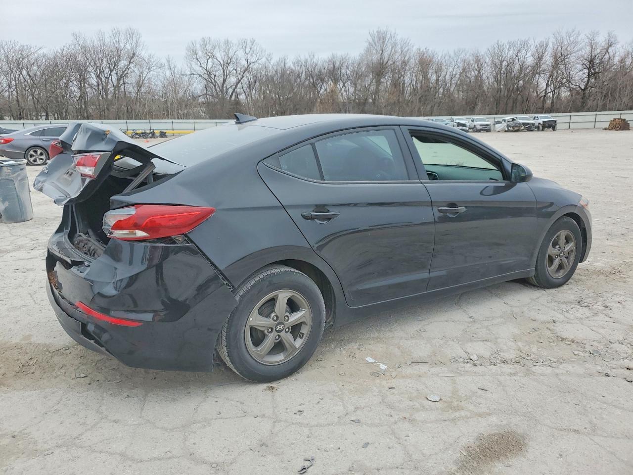2018 Hyundai Elantra White vin: 5NPD94LA1JH306342