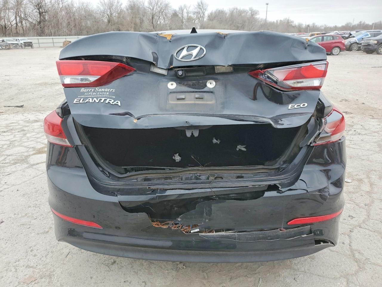 2018 Hyundai Elantra White vin: 5NPD94LA1JH306342