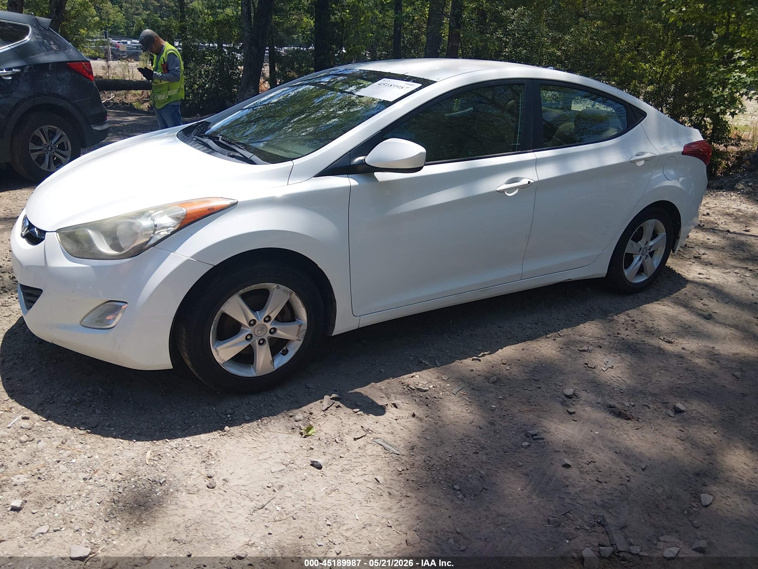 2012 Hyundai Elantra Gls White vin: 5NPDH4AE0CH064039