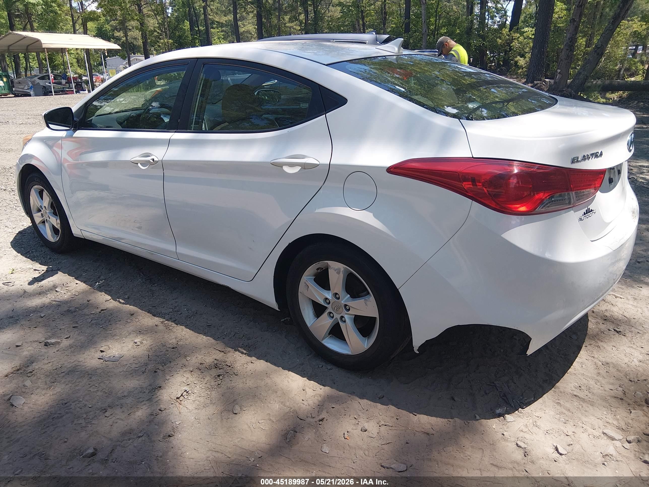 2012 Hyundai Elantra Gls White vin: 5NPDH4AE0CH064039
