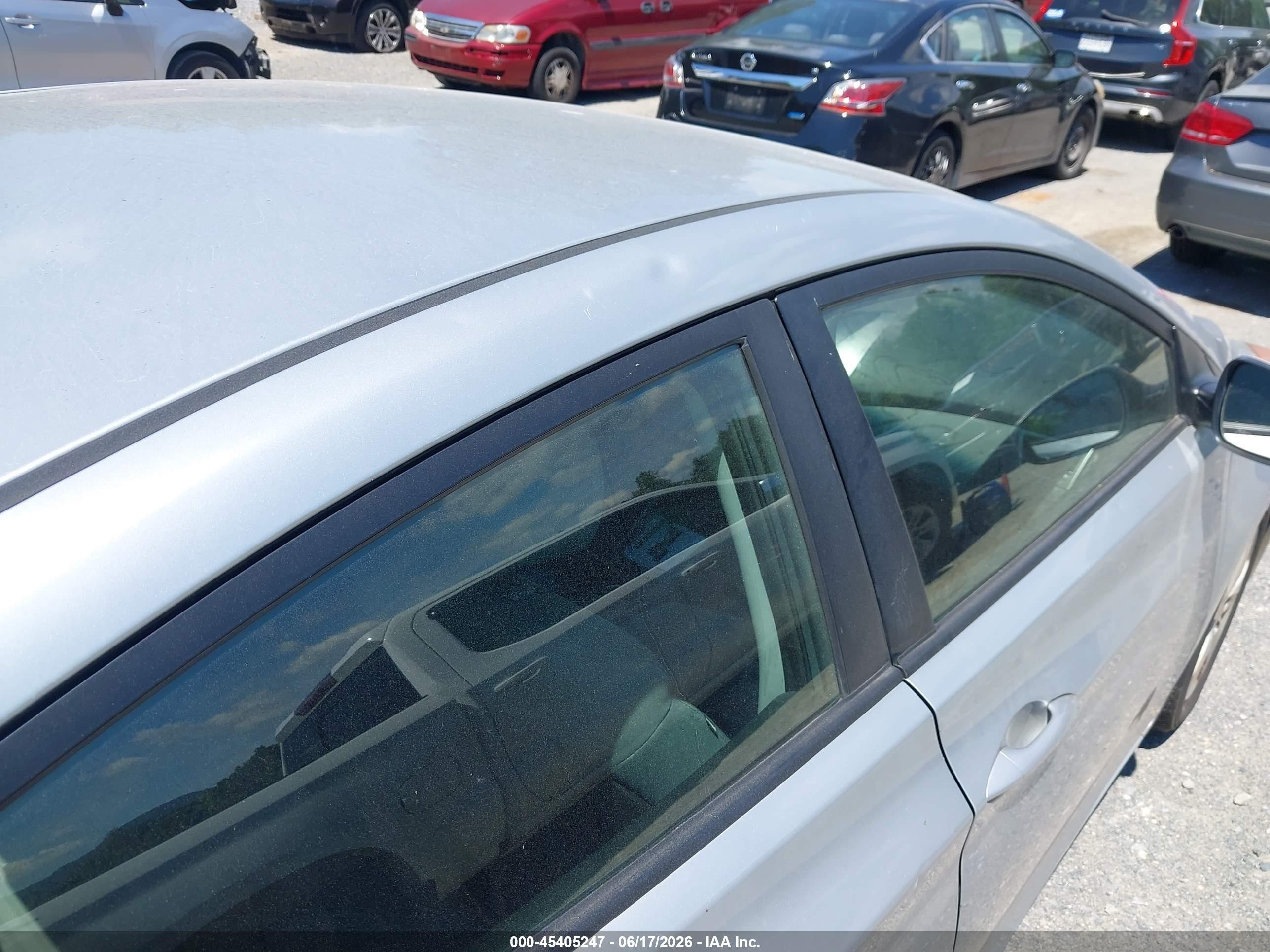 2012 Hyundai Elantra Gls Silver vin: 5NPDH4AE0CH064655
