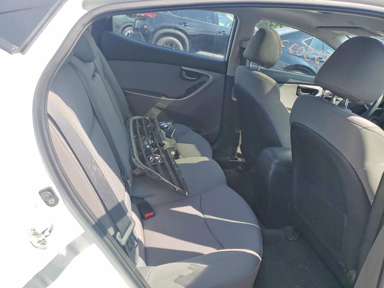 2012 Hyundai Elantra Gls White vin: 5NPDH4AE0CH094125