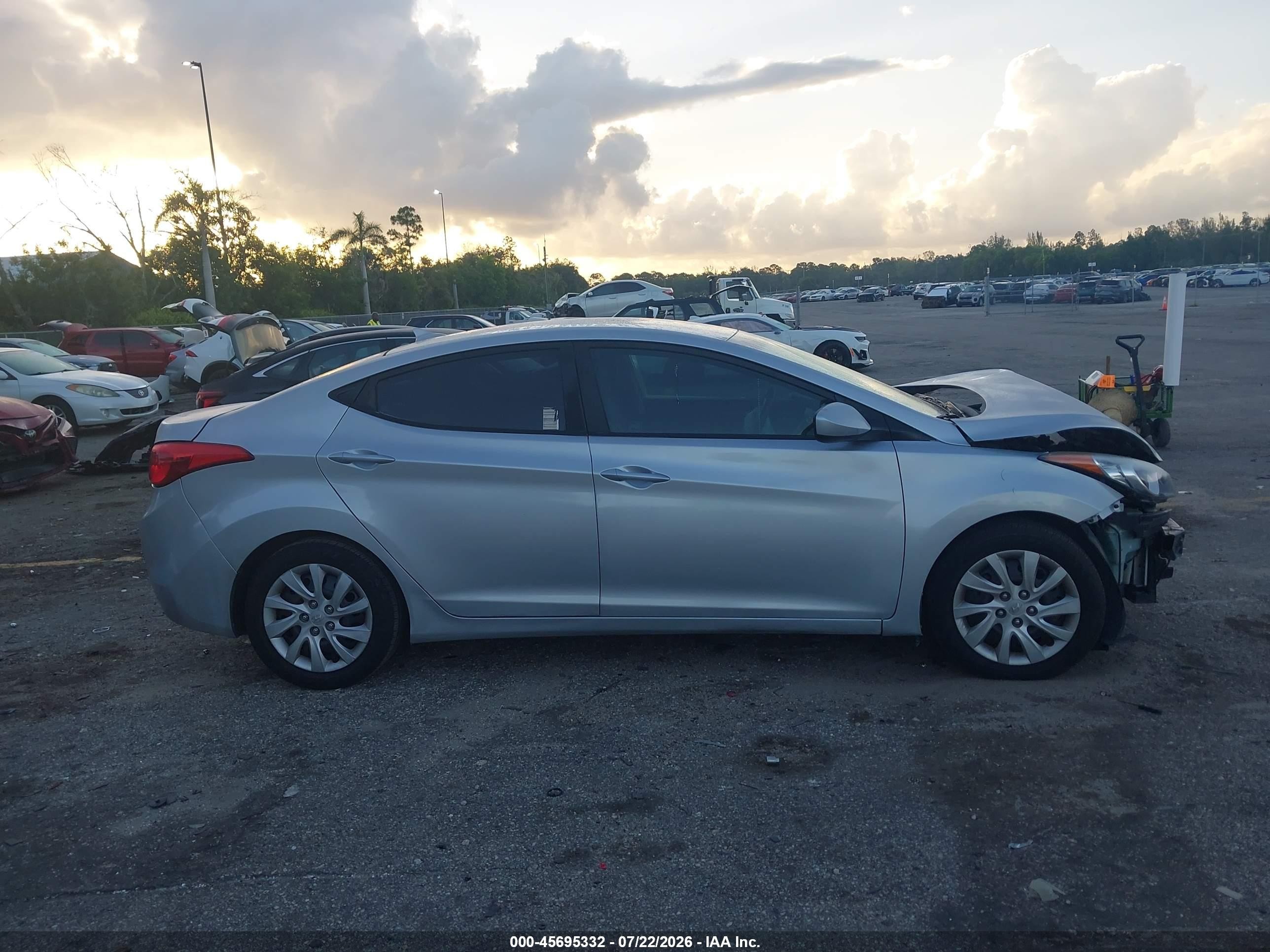 2012 Hyundai Elantra Gls Silver vin: 5NPDH4AE0CH111005