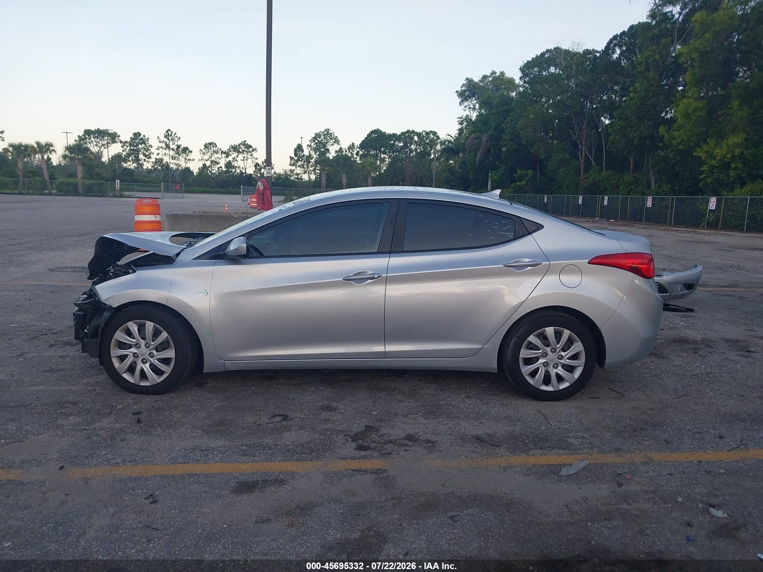2012 Hyundai Elantra Gls Silver vin: 5NPDH4AE0CH111005