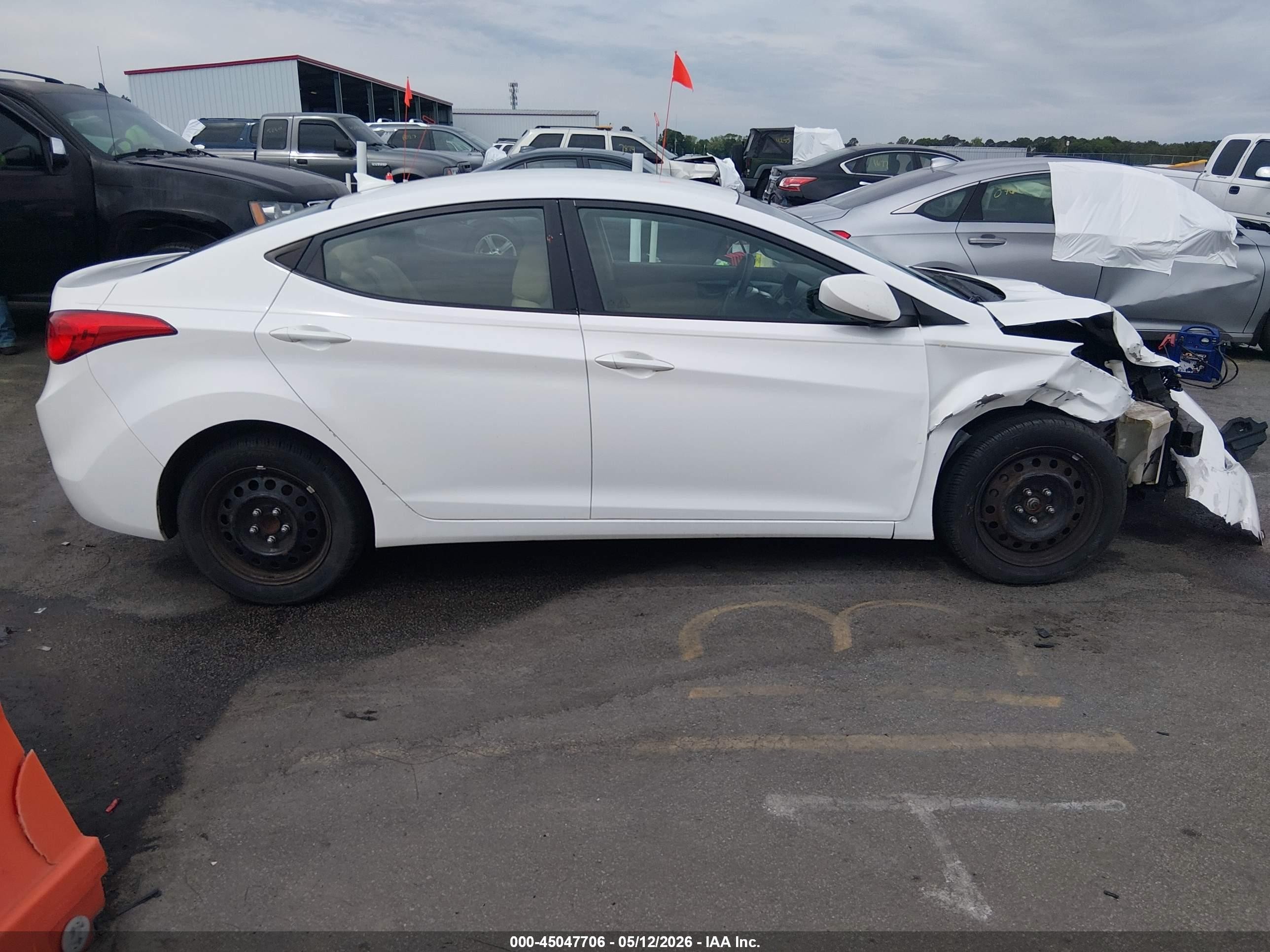 2012 Hyundai Elantra Gls White vin: 5NPDH4AE0CH134090