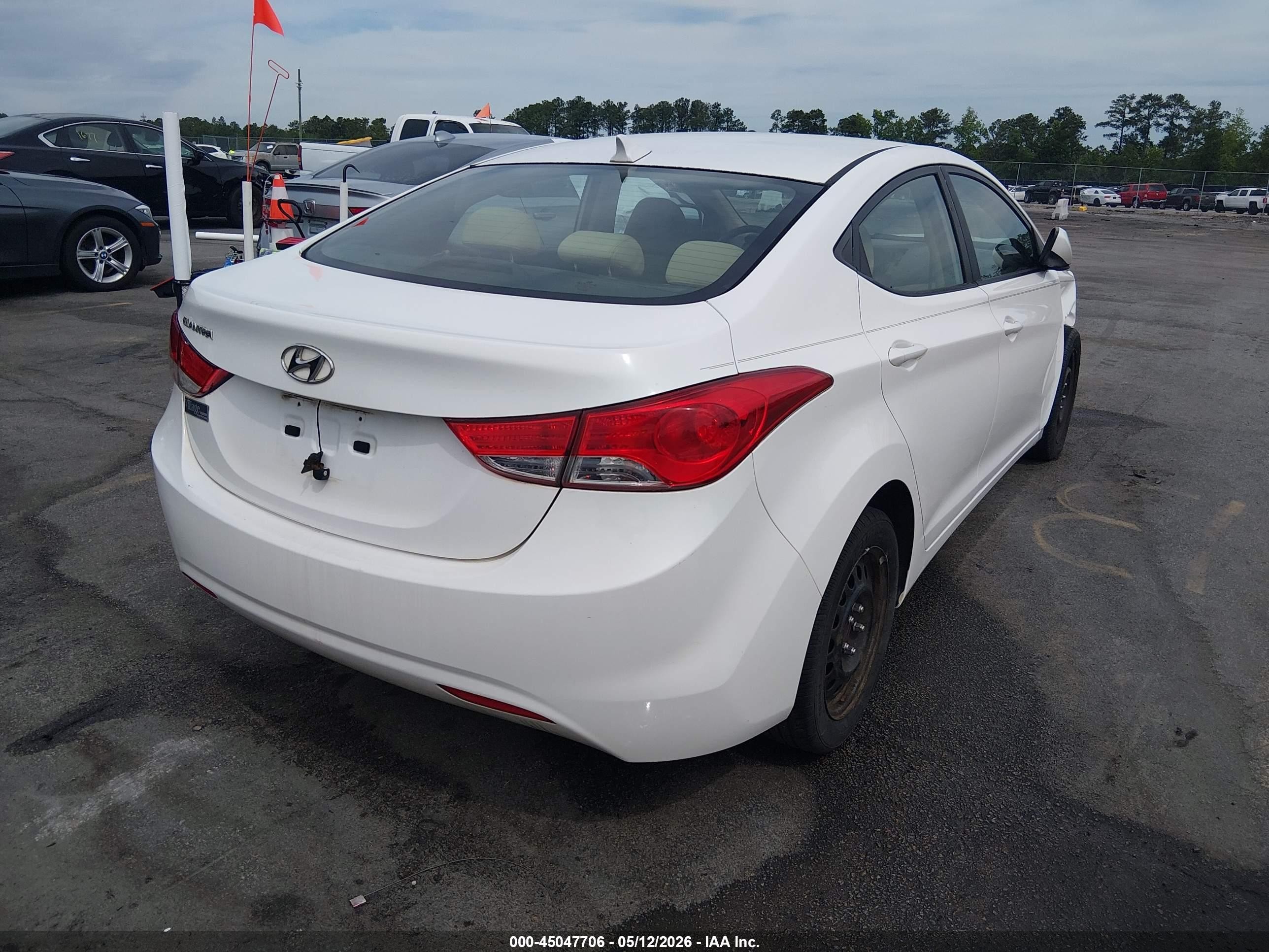 2012 Hyundai Elantra Gls White vin: 5NPDH4AE0CH134090