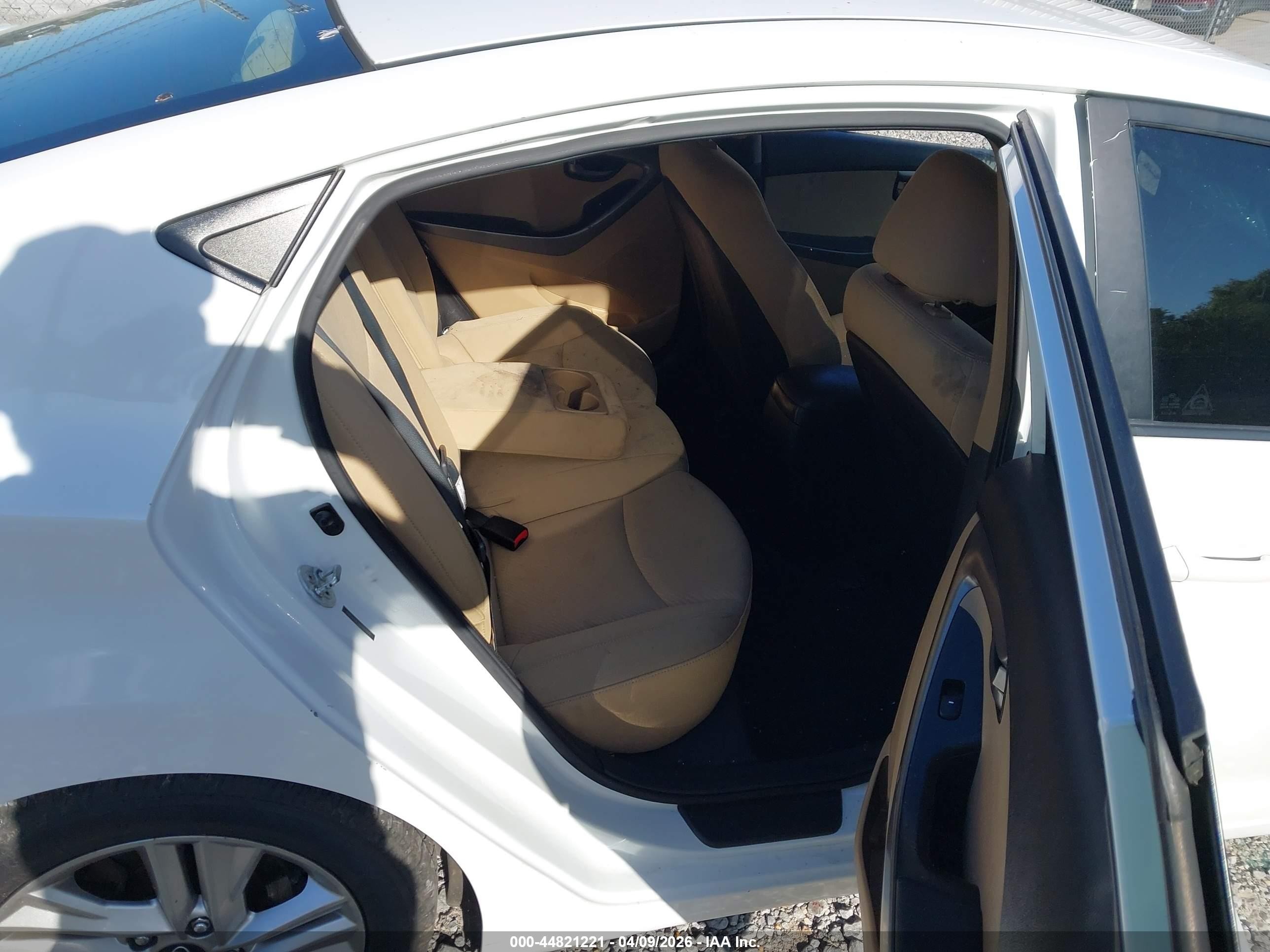 2013 Hyundai Elantra Gls/limited White vin: 5NPDH4AE0DH194405