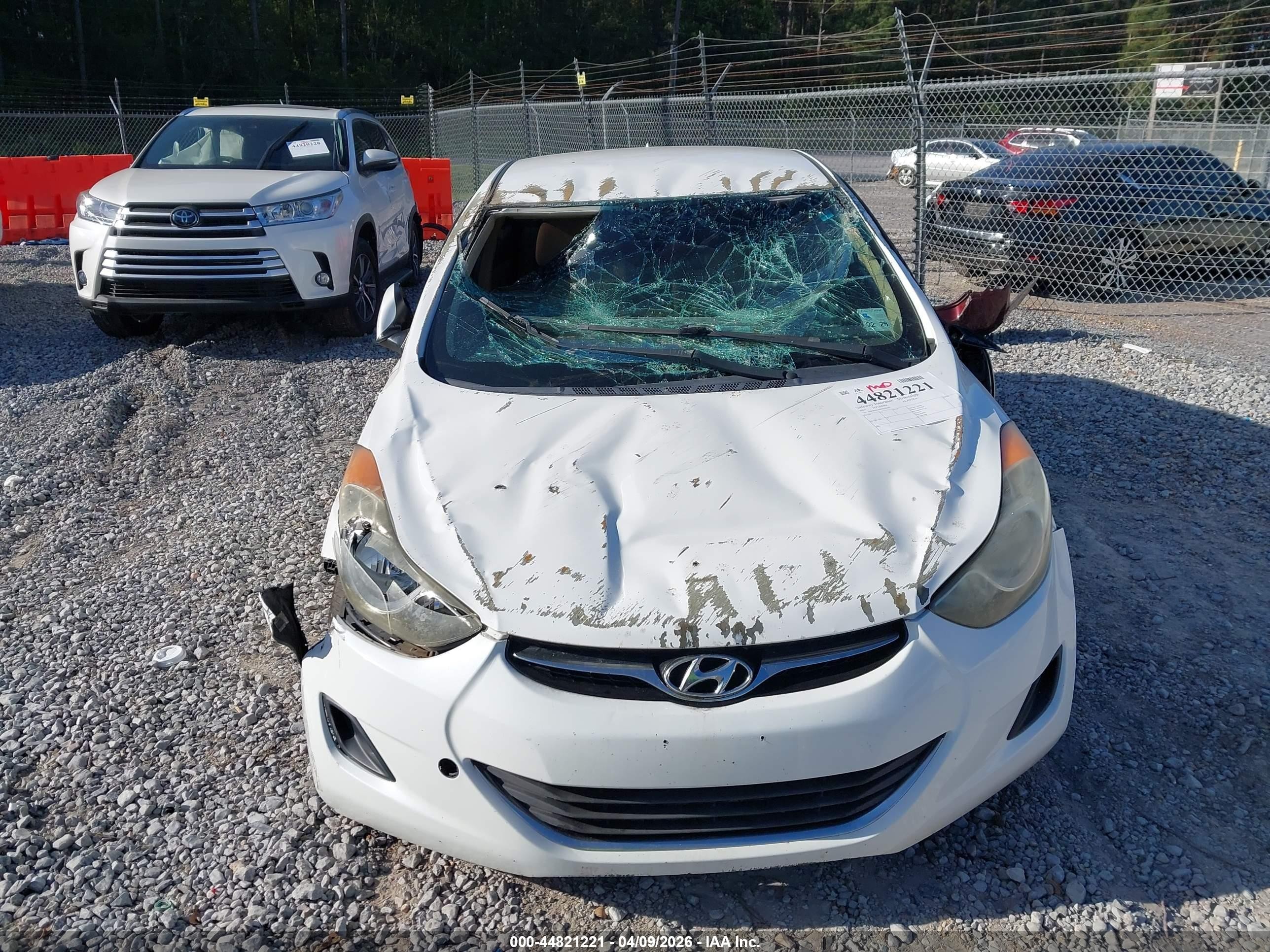 2013 Hyundai Elantra Gls/limited White vin: 5NPDH4AE0DH194405