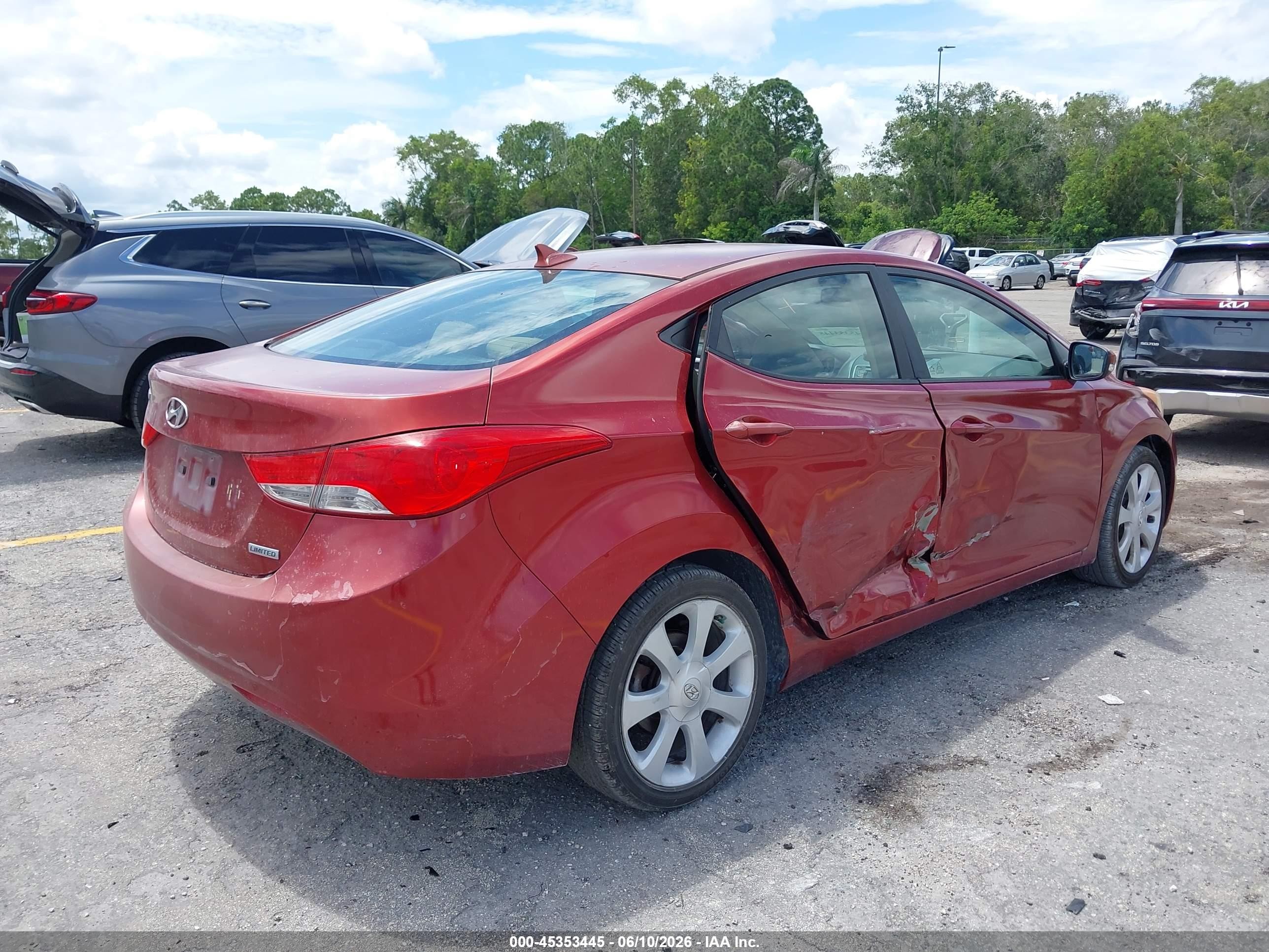 2013 Hyundai Elantra Limited Red vin: 5NPDH4AE0DH242405