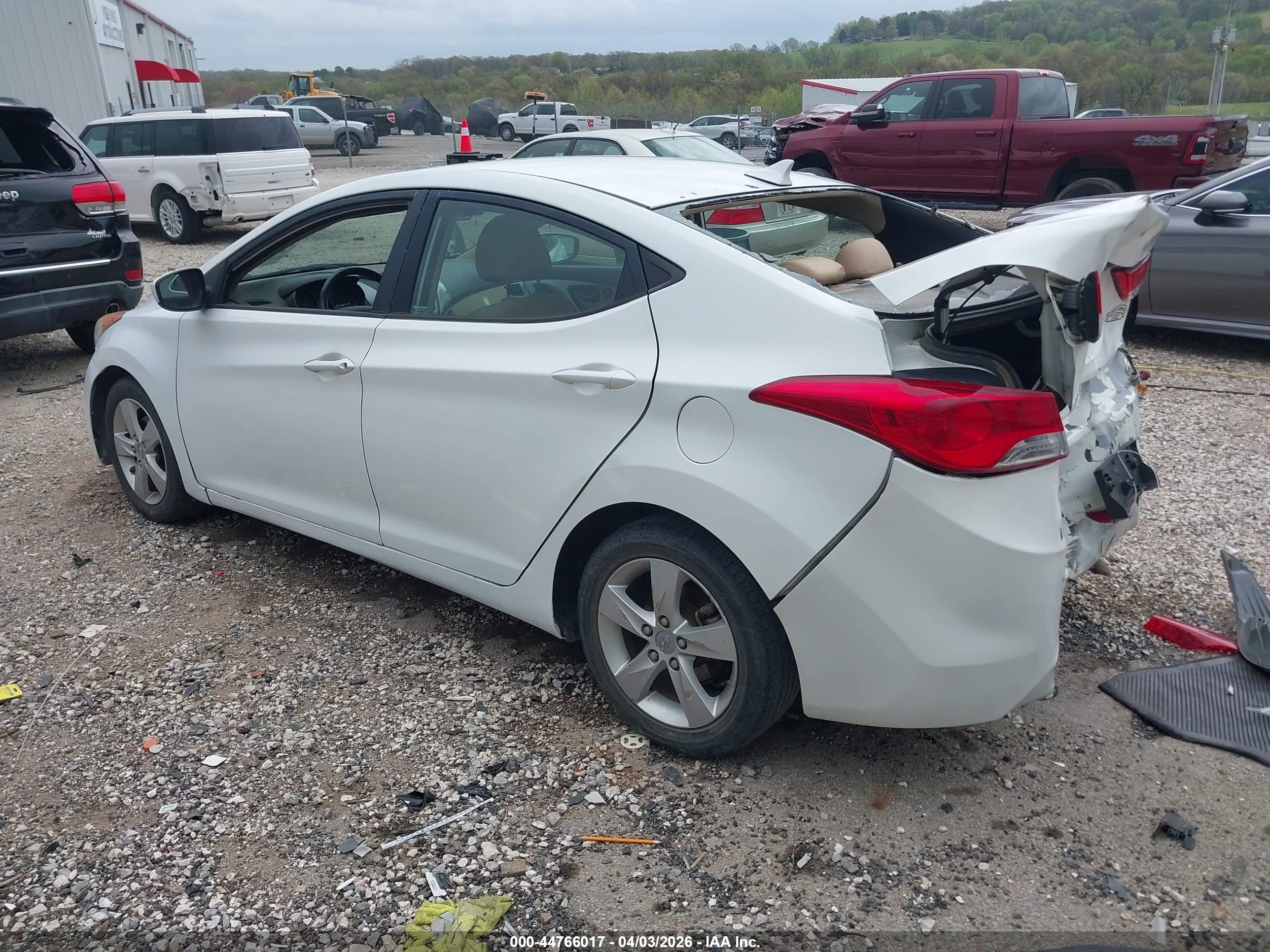 2013 Hyundai Elantra Gls White vin: 5NPDH4AE0DH371602