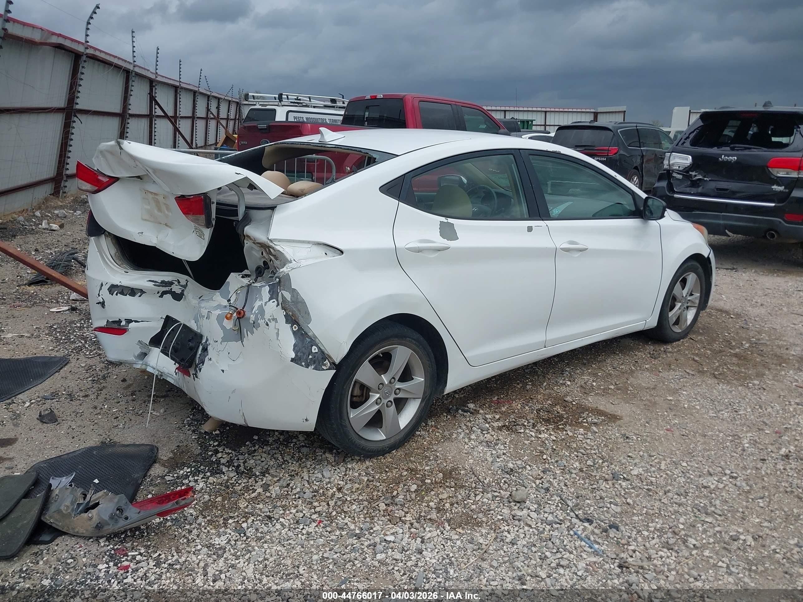 2013 Hyundai Elantra Gls White vin: 5NPDH4AE0DH371602