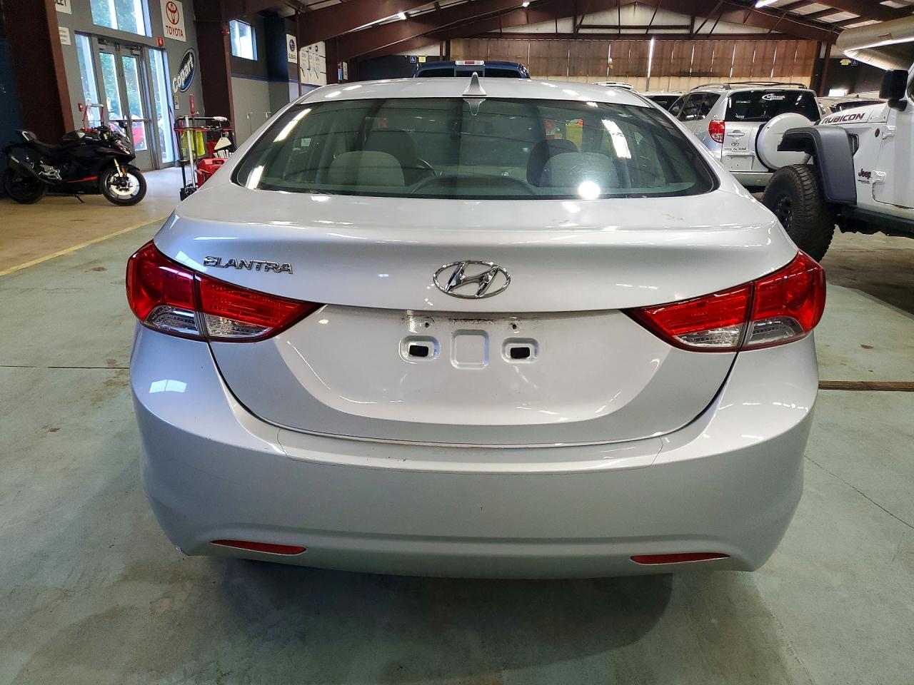 2013 Hyundai Elantra Silver vin: 5NPDH4AE0DH401049