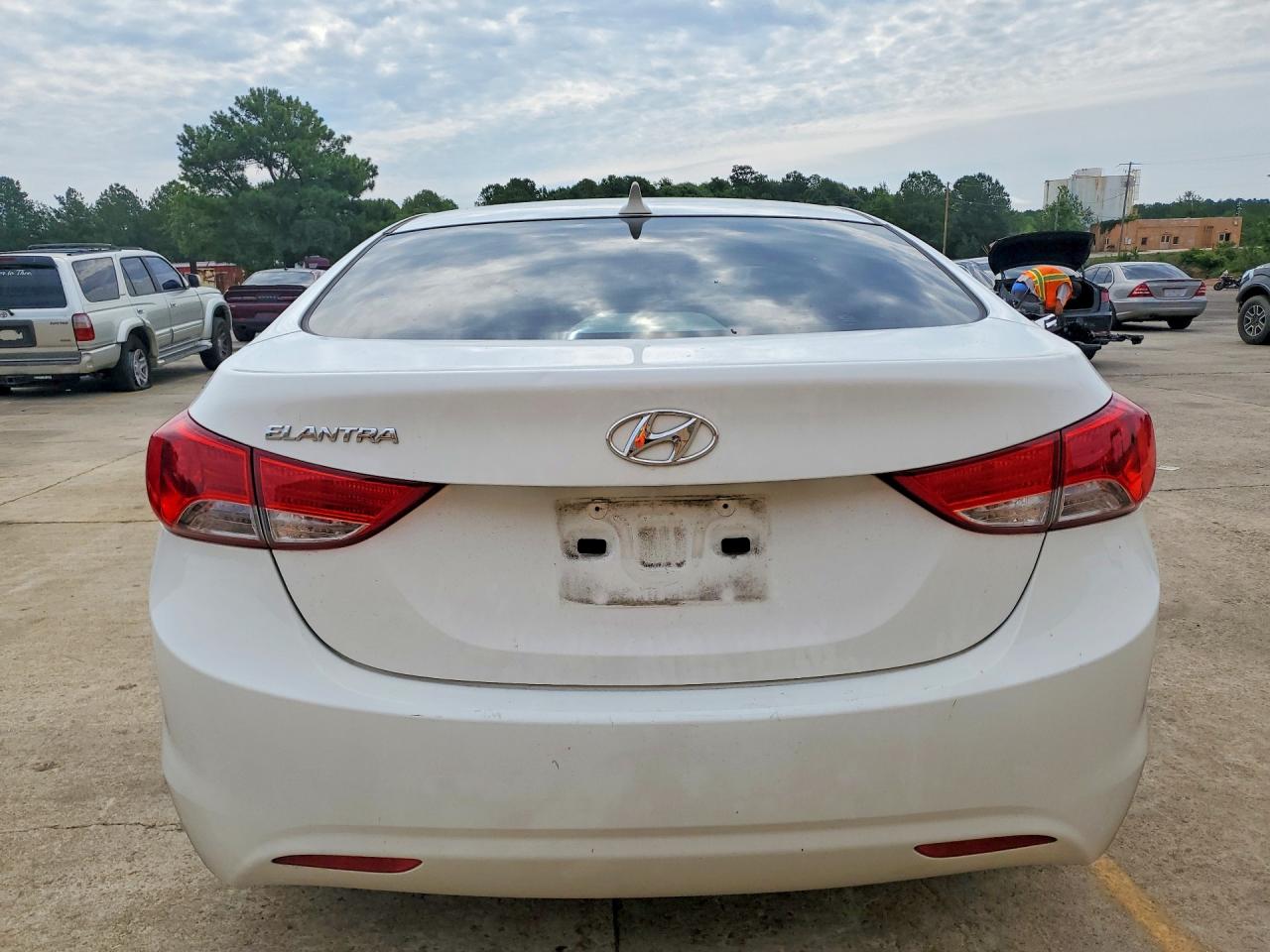 2013 Hyundai Elantra Gls White vin: 5NPDH4AE0DH404078
