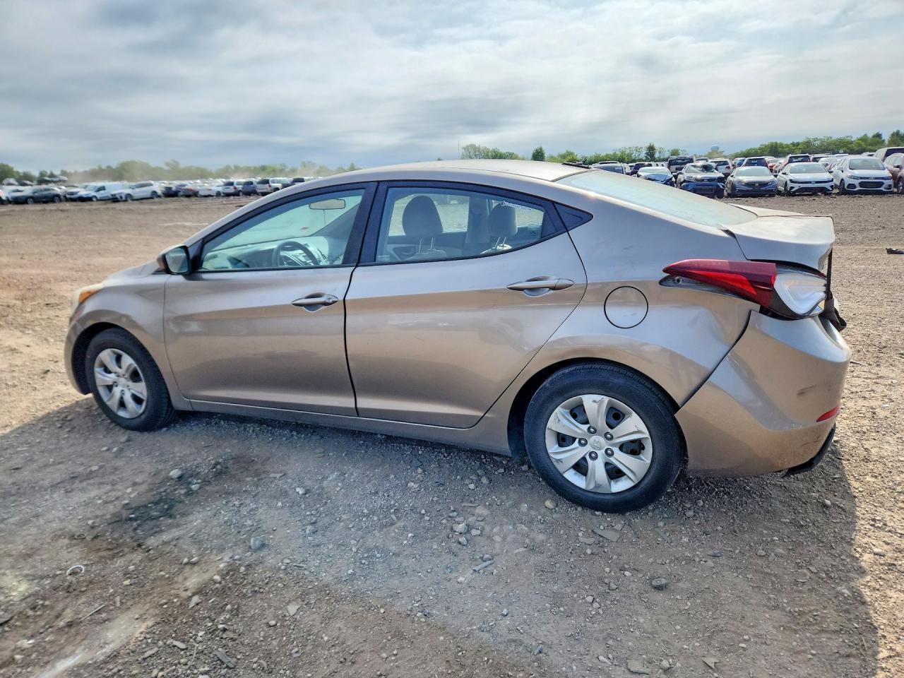 2016 Hyundai Elantra Se Tan vin: 5NPDH4AE0GH682015