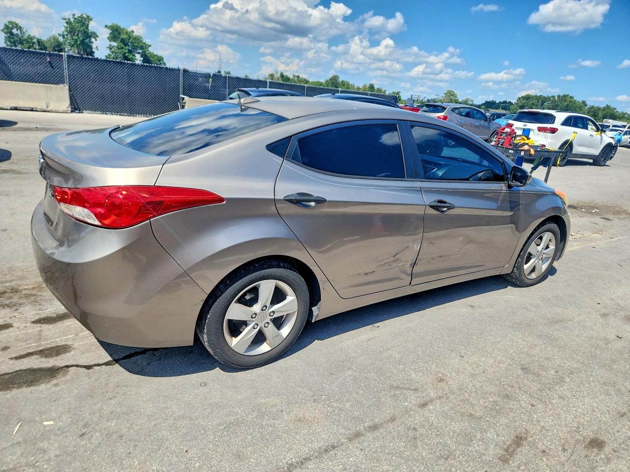 2011 Hyundai Elantra Gls Beige vin: 5NPDH4AE1BH005533