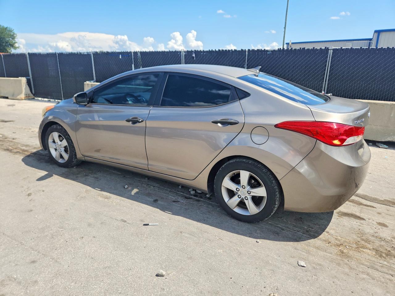 2011 Hyundai Elantra Gls Beige vin: 5NPDH4AE1BH005533