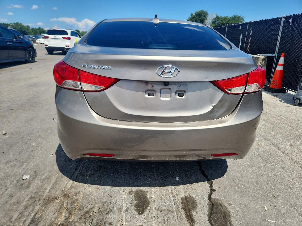 2011 Hyundai Elantra Gls Beige vin: 5NPDH4AE1BH005533