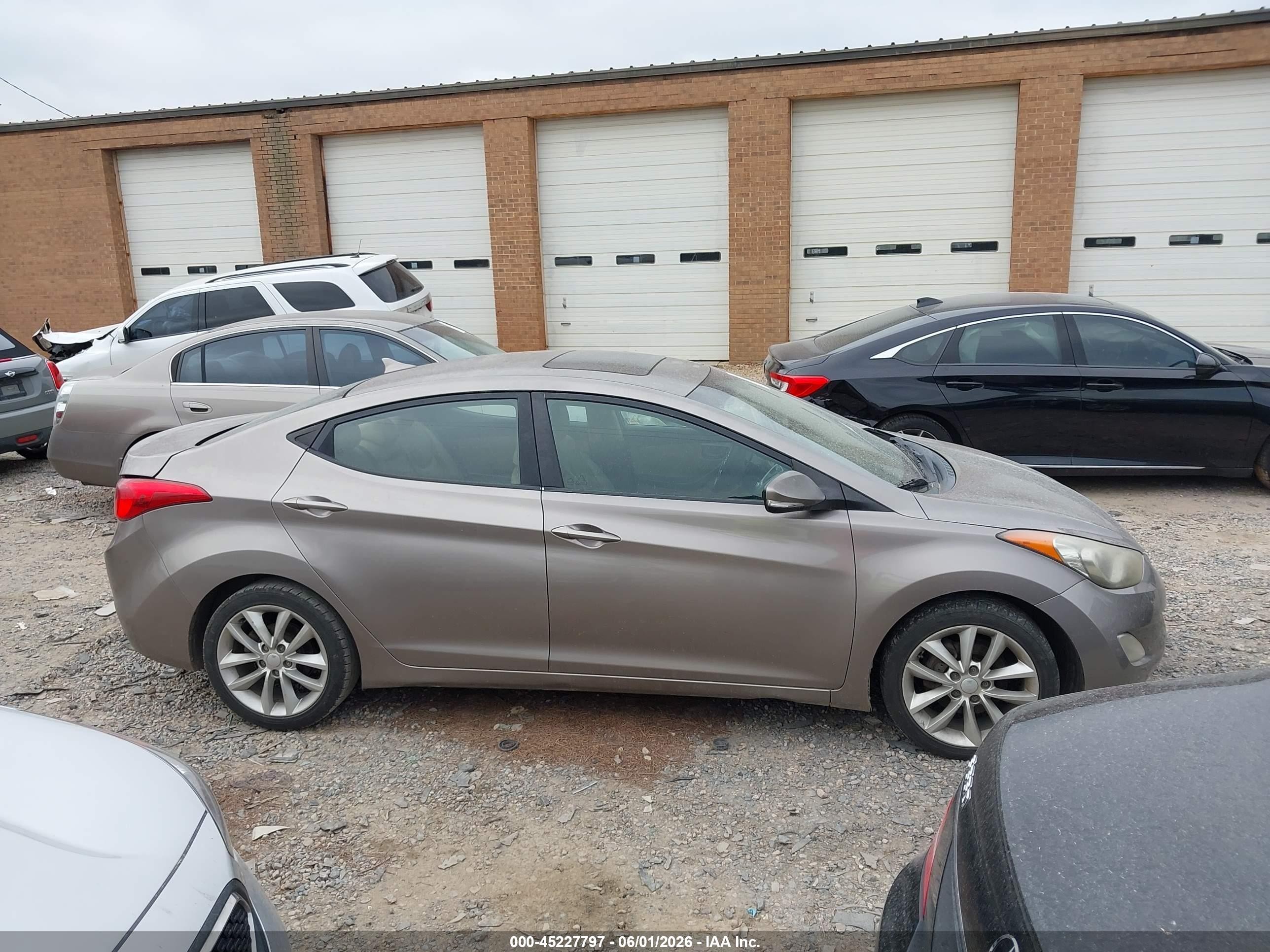 2011 Hyundai Elantra Limited Champagne vin: 5NPDH4AE1BH013485