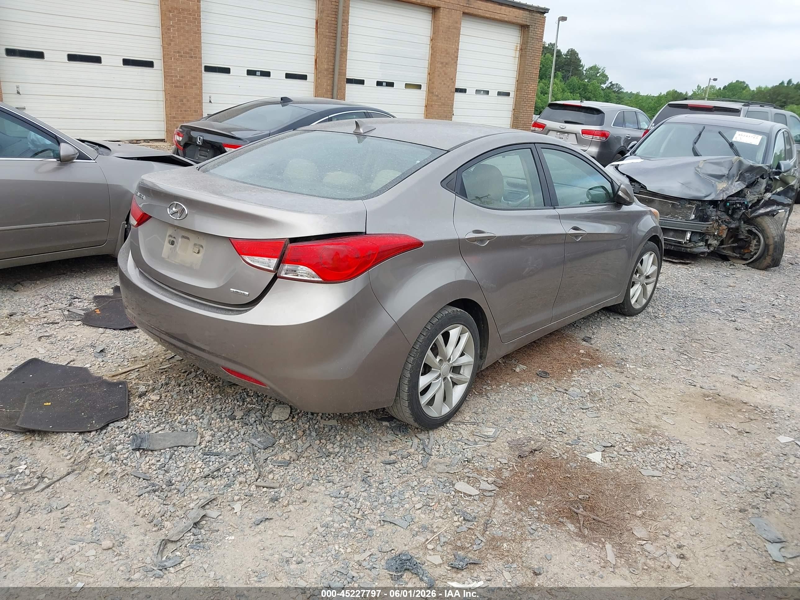 2011 Hyundai Elantra Limited Champagne vin: 5NPDH4AE1BH013485