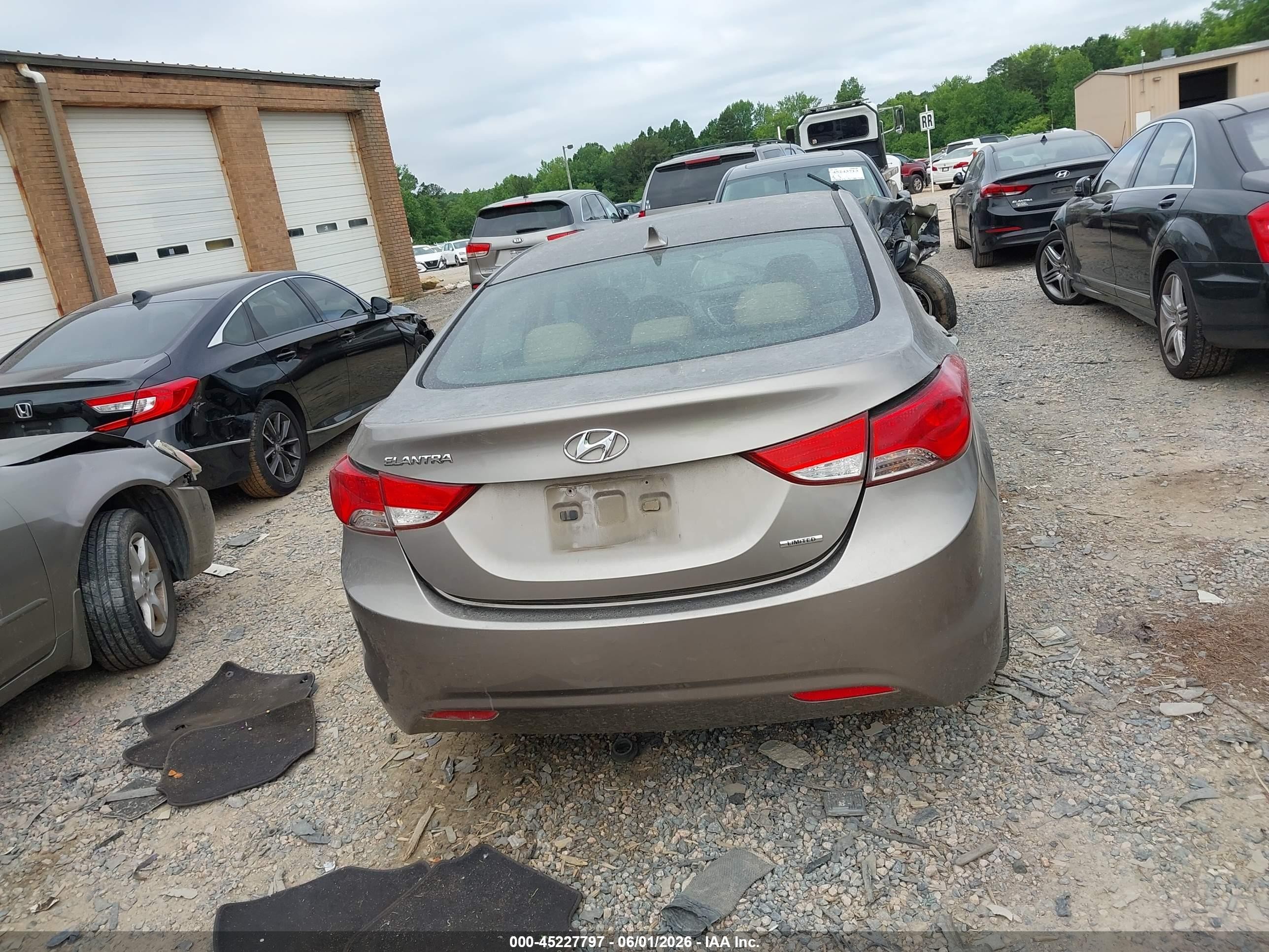 2011 Hyundai Elantra Limited Champagne vin: 5NPDH4AE1BH013485