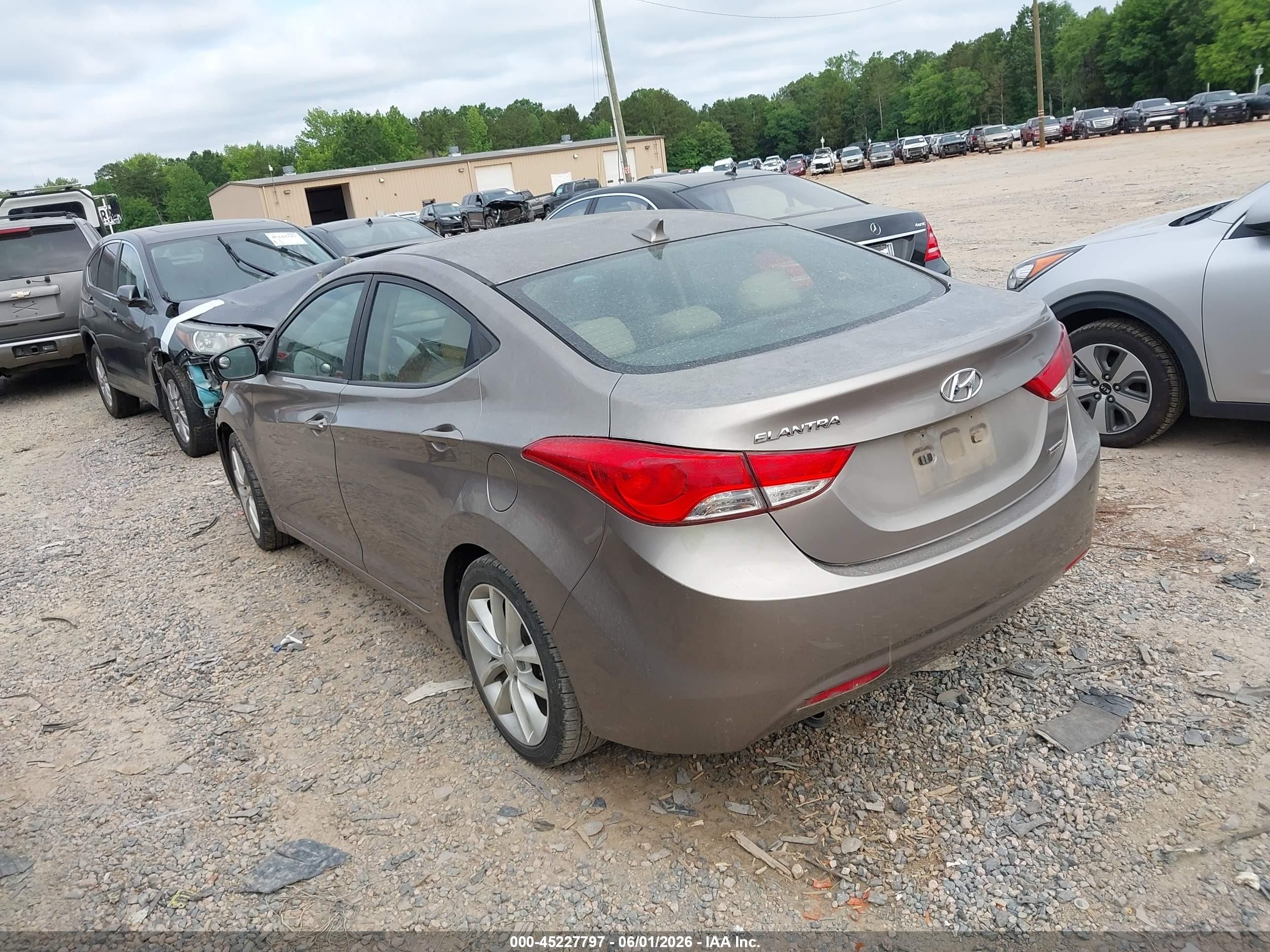 2011 Hyundai Elantra Limited Champagne vin: 5NPDH4AE1BH013485